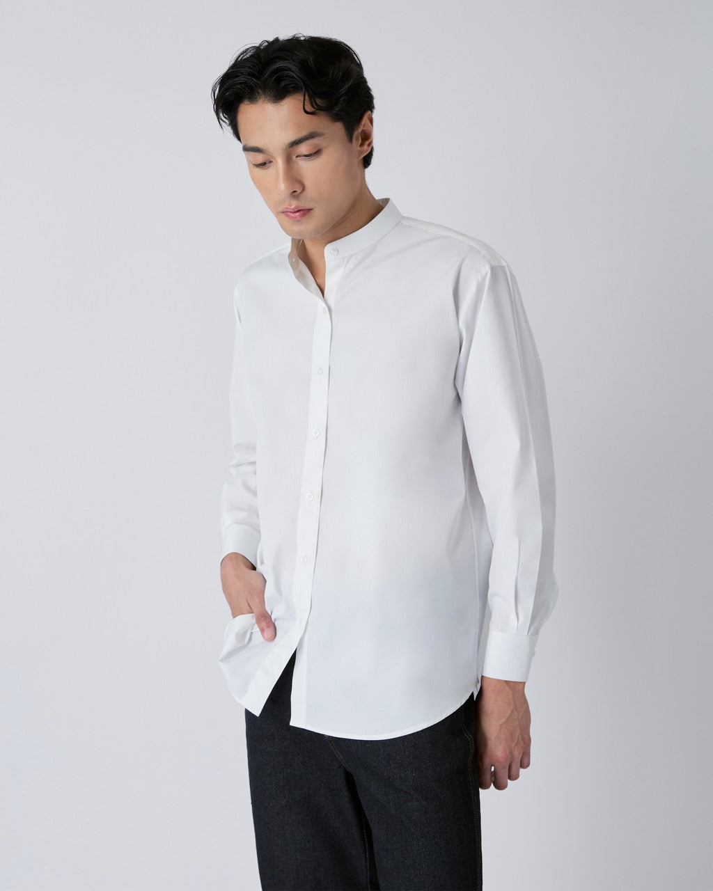 Découvrir - Monk Collar Cotton Shirt in White