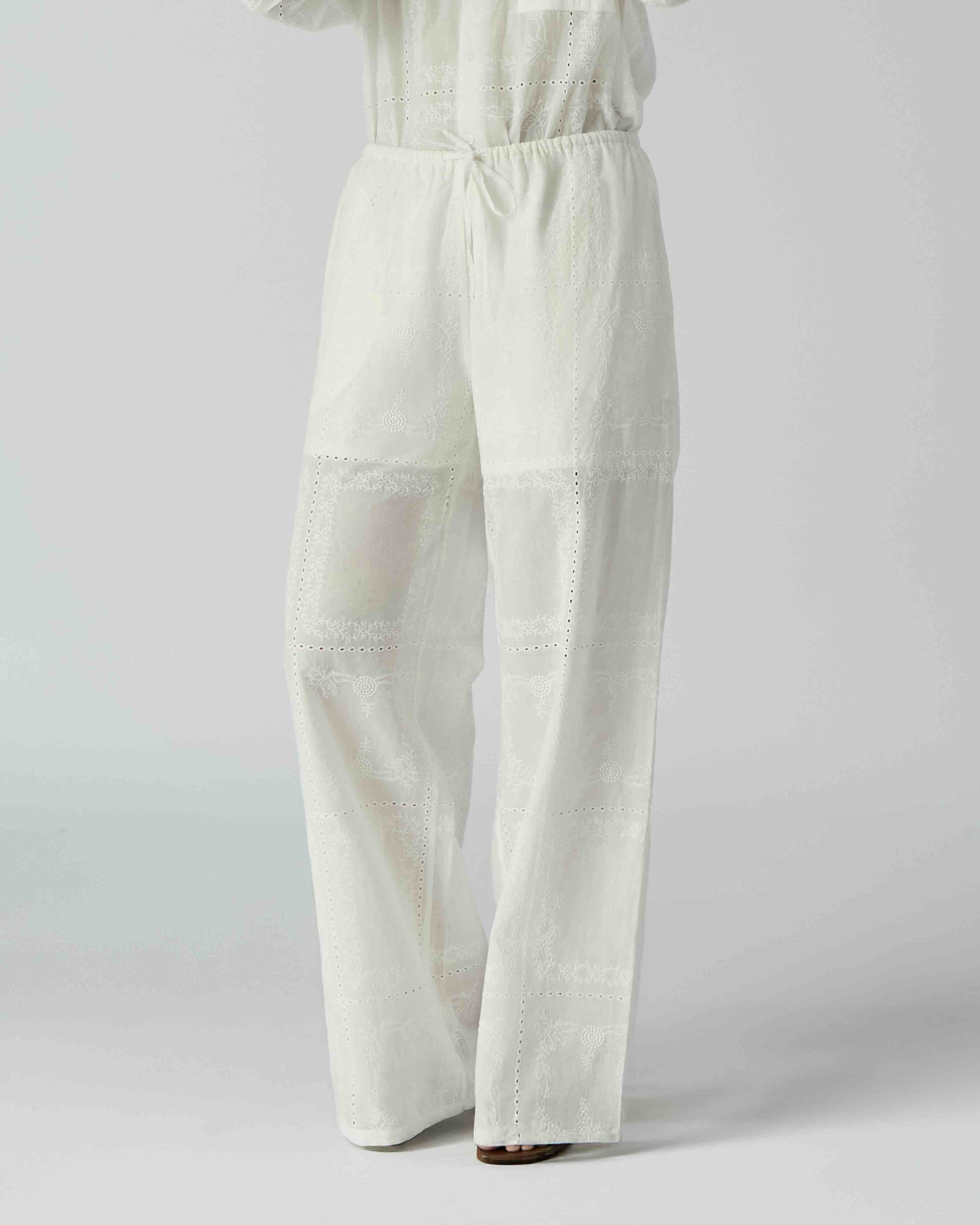 Le soleil d'ete - Embroidered Drawstring Trousers in White