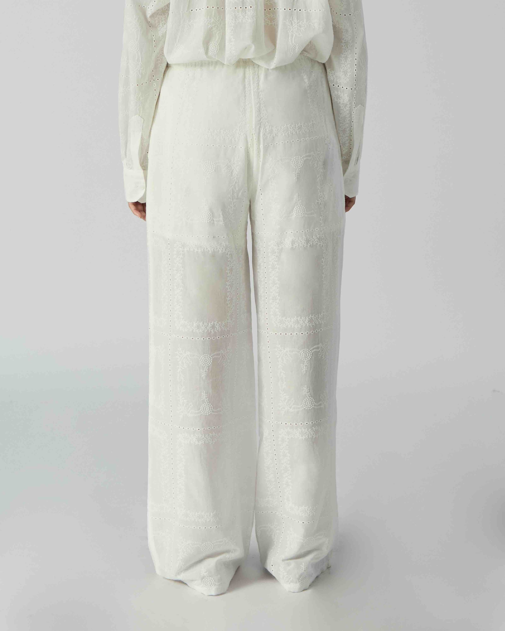 Le soleil d'ete - Embroidered Drawstring Trousers in White