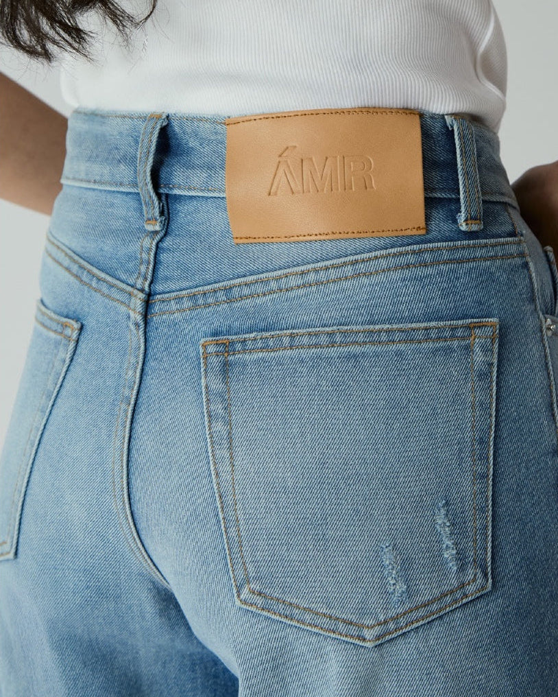 Fleurs et Printemps - Mid-Rise Straight Jeans in Light Blue Wash