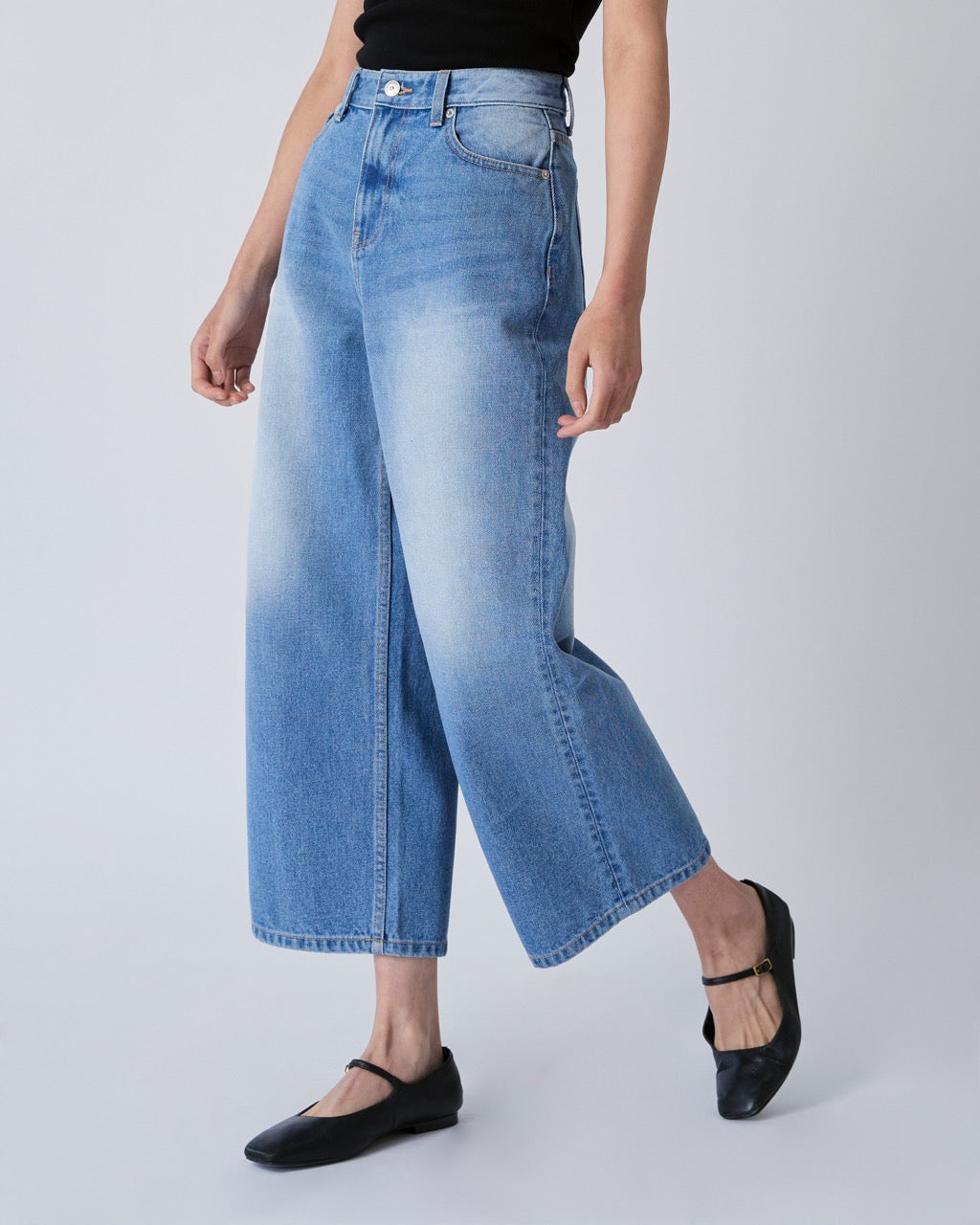 Découvrir - High Rise Denim Culotte Jeans in Light Blue Vintage Wash