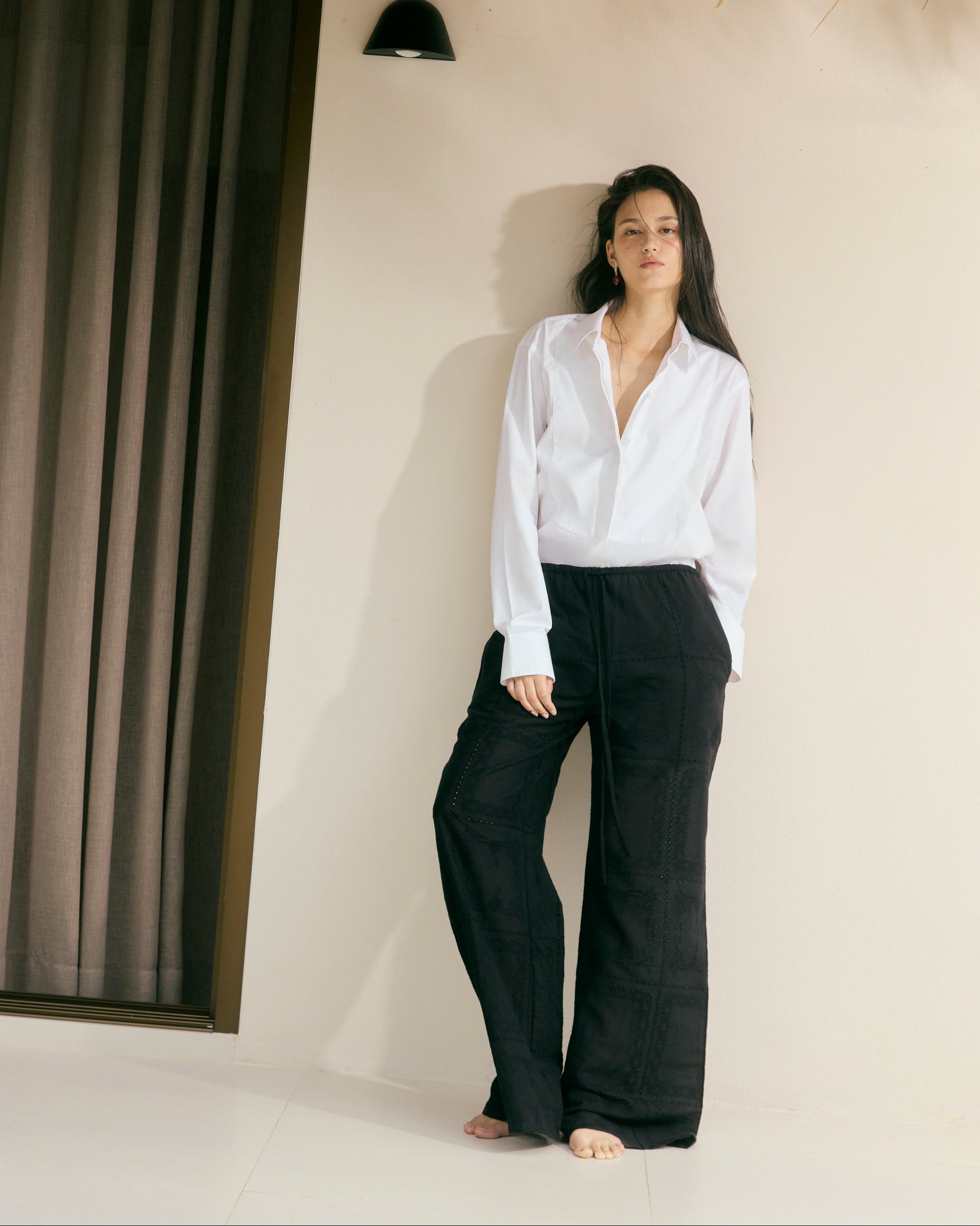 Le soleil d'ete - Embroidered Drawstring Trousers in Black