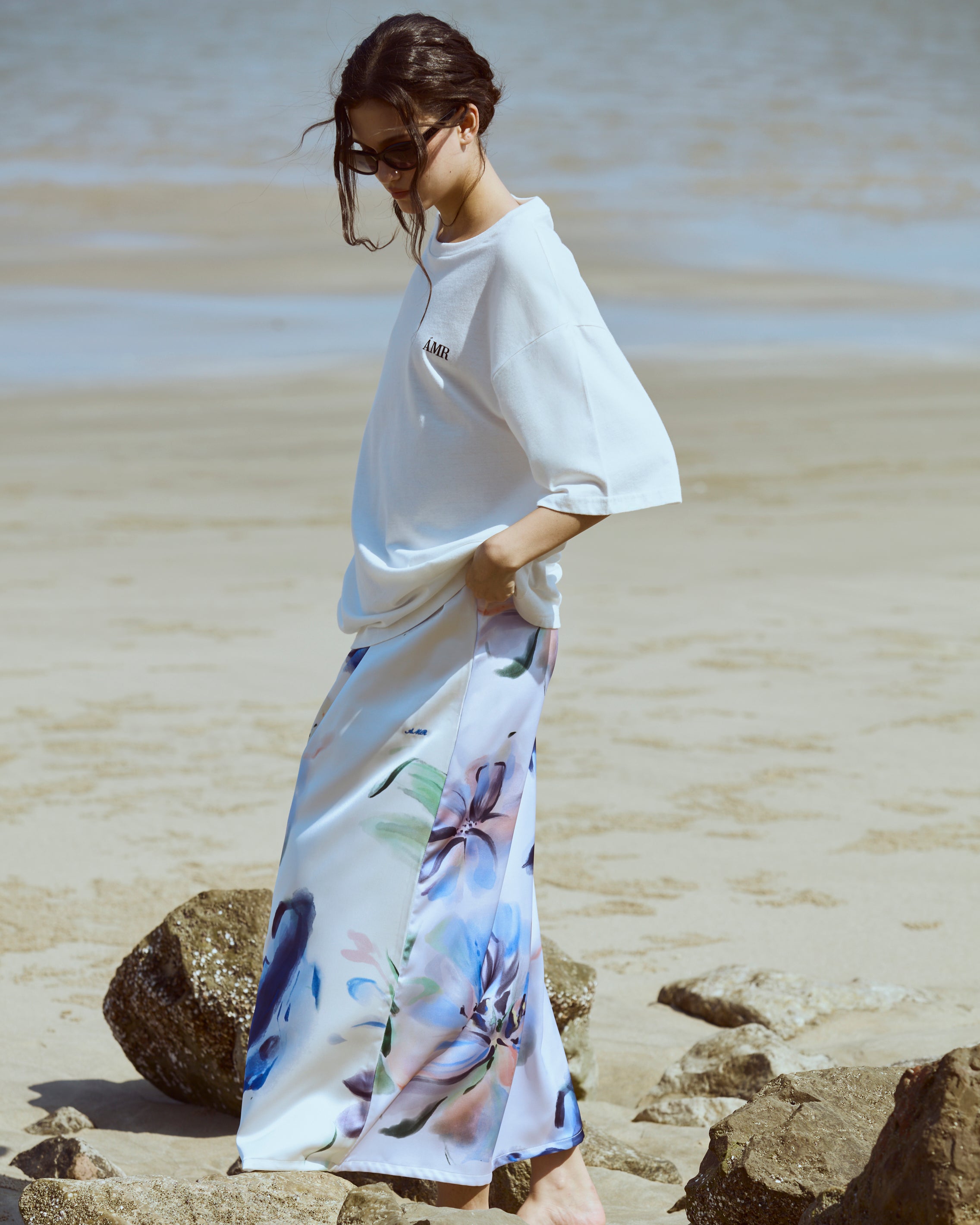 Le soleil d'été - Drawstring Satin Maxi Skirt in Abstract Floral