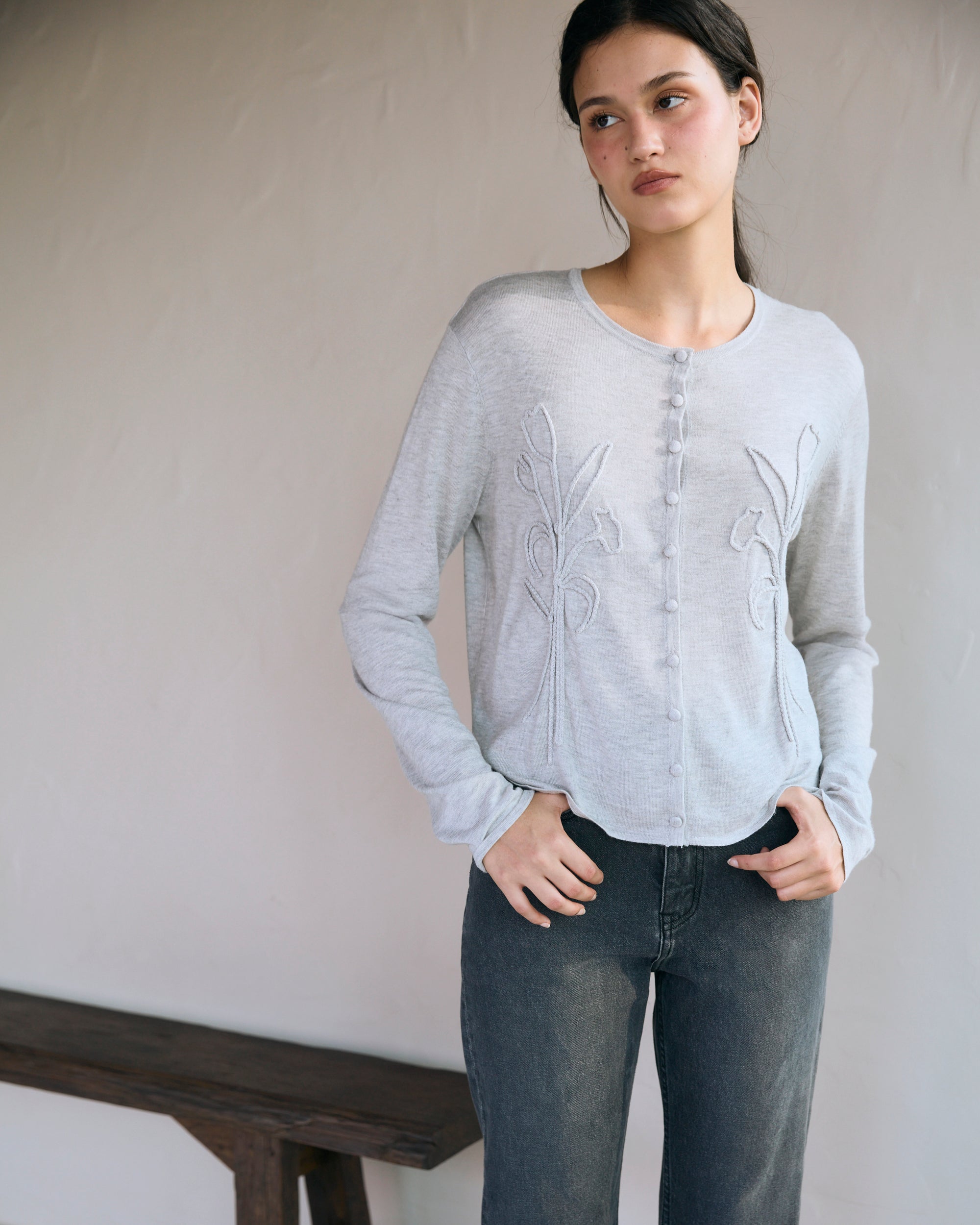 Le soleil d'ete - AMR Embroidered Floral Cardigan in Light Grey