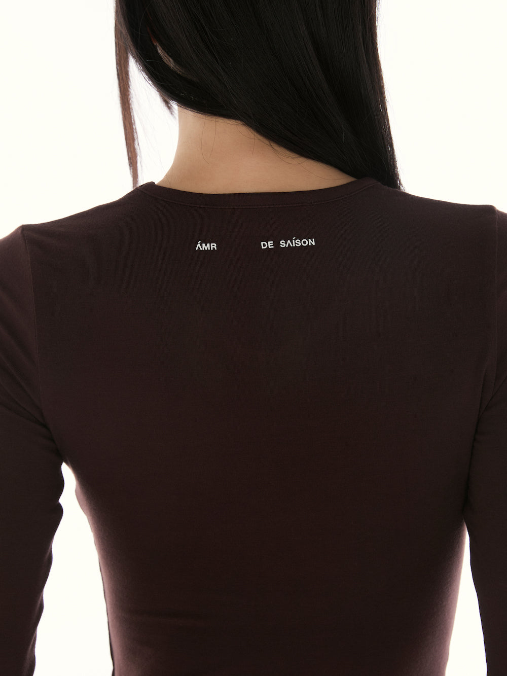 Le Fauve - Three-Quarter Sleeve V-Neck T-Shirt in Brown