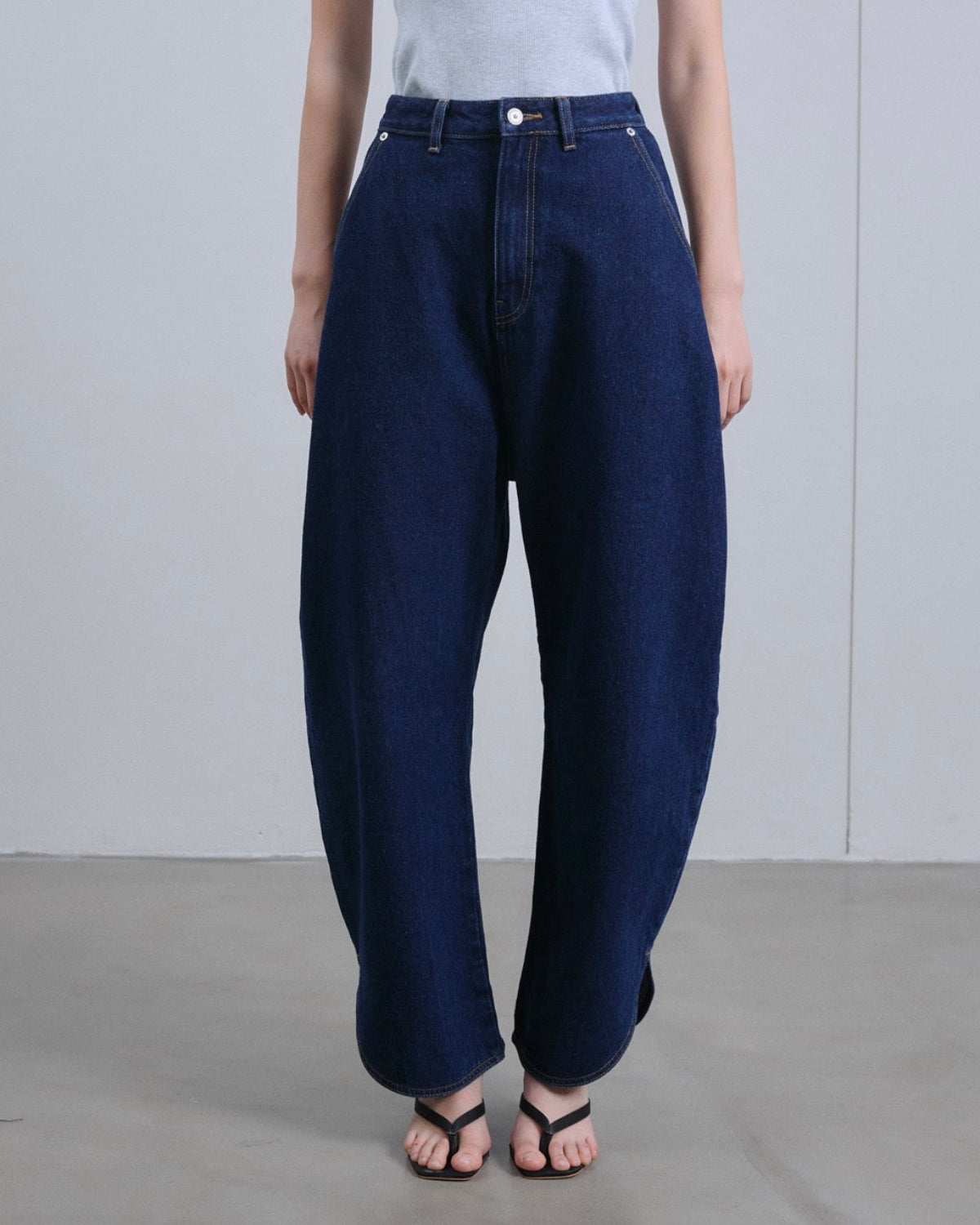 AMR DE SAISON - Barrel Jeans in Dark Denim