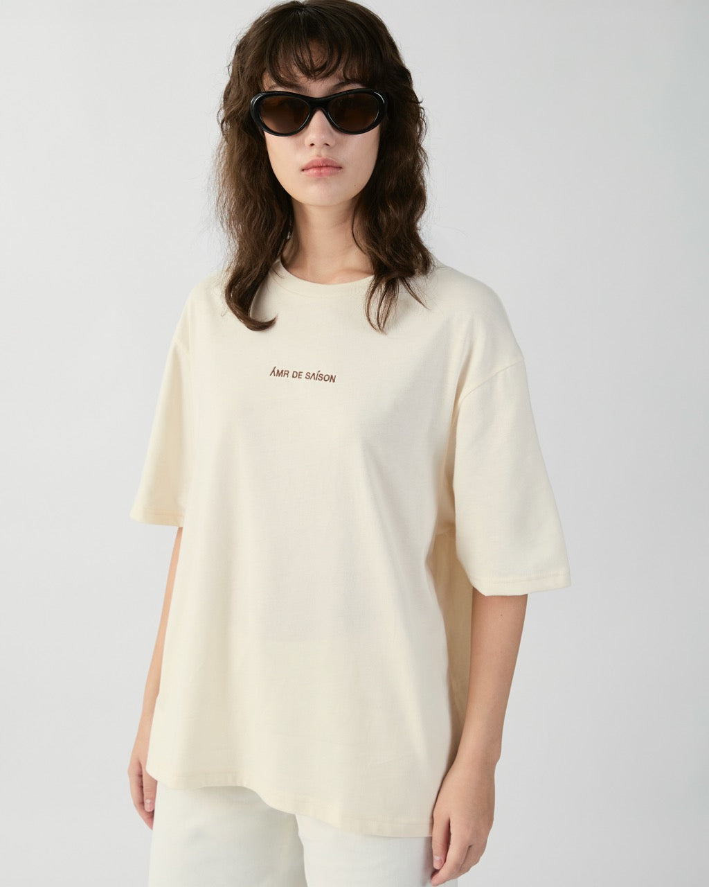 En Couleurs - AMR Logo Embroidery Oversized T-Shirt (Relaxed) in Cream