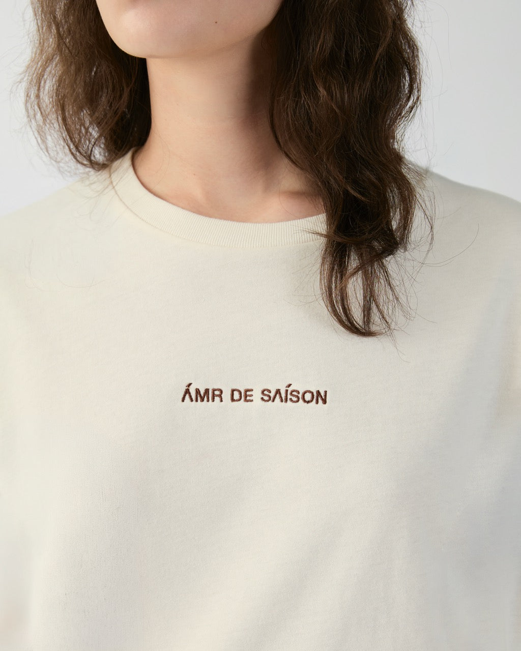 En Couleurs - AMR Logo Embroidery Oversized T-Shirt (Relaxed) in Cream