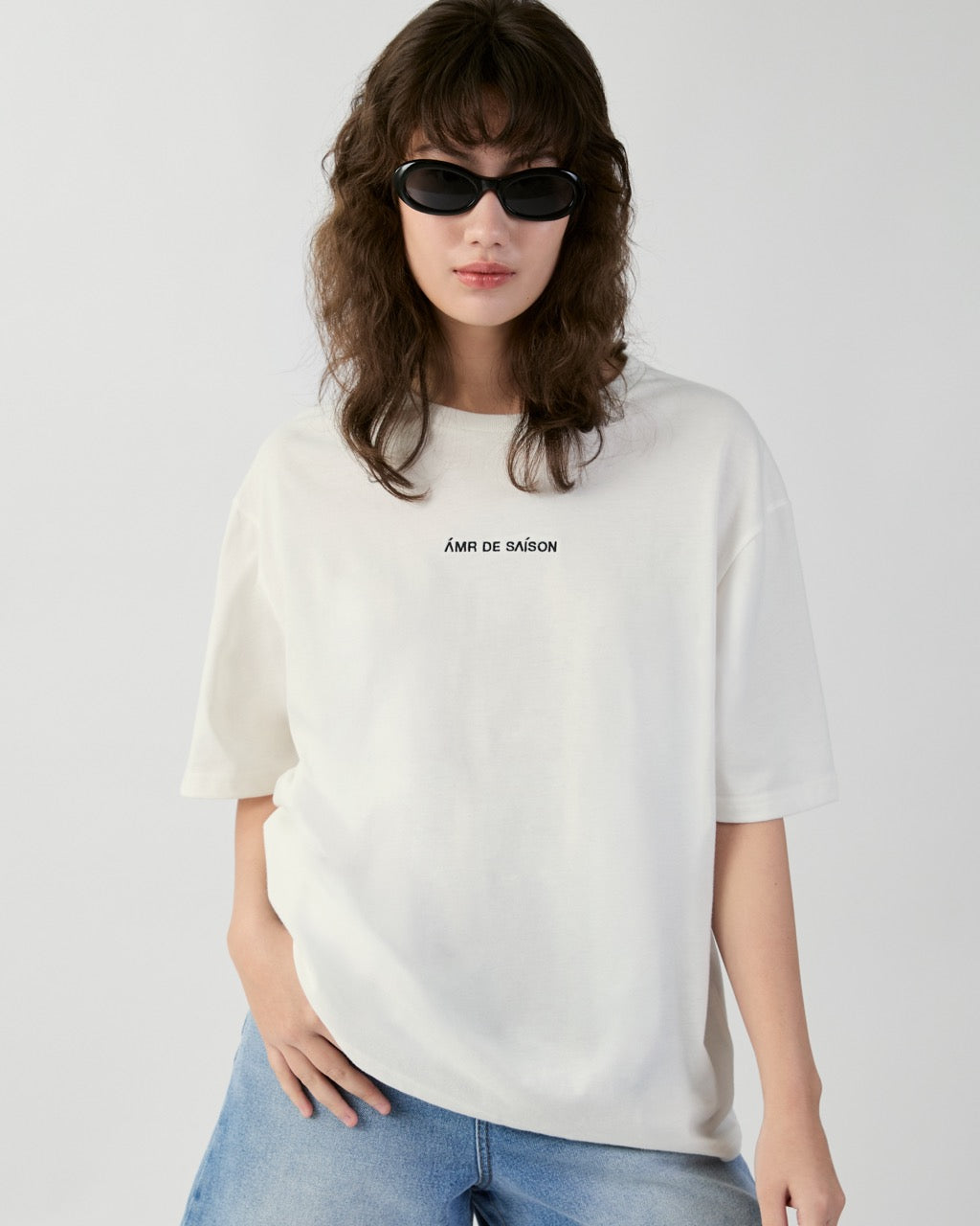 En Couleurs - AMR Logo Embroidery Oversized T-Shirt (Relaxed) in White
