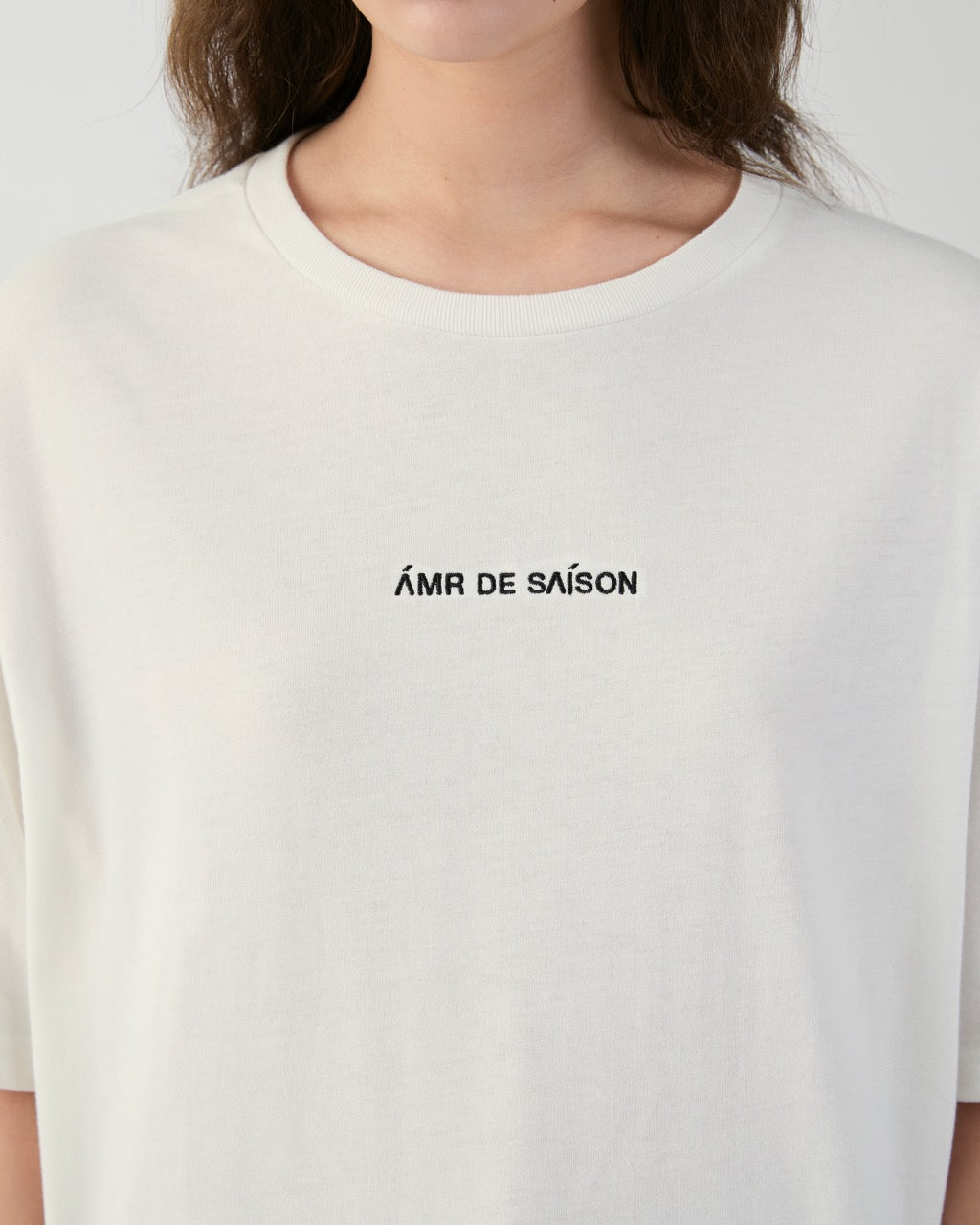 En Couleurs - AMR Logo Embroidery Oversized T-Shirt (Relaxed) in White