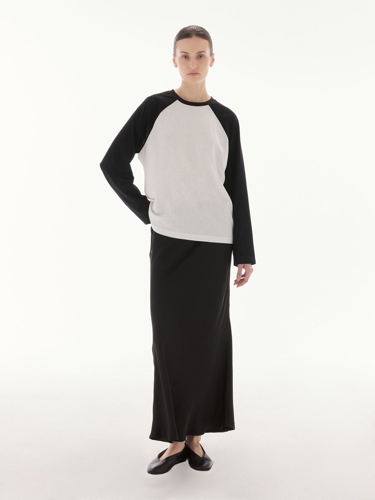 Wadrobe III - AMR Cotton Slub Raglan Long Sleeve T-Shirt in White/Black