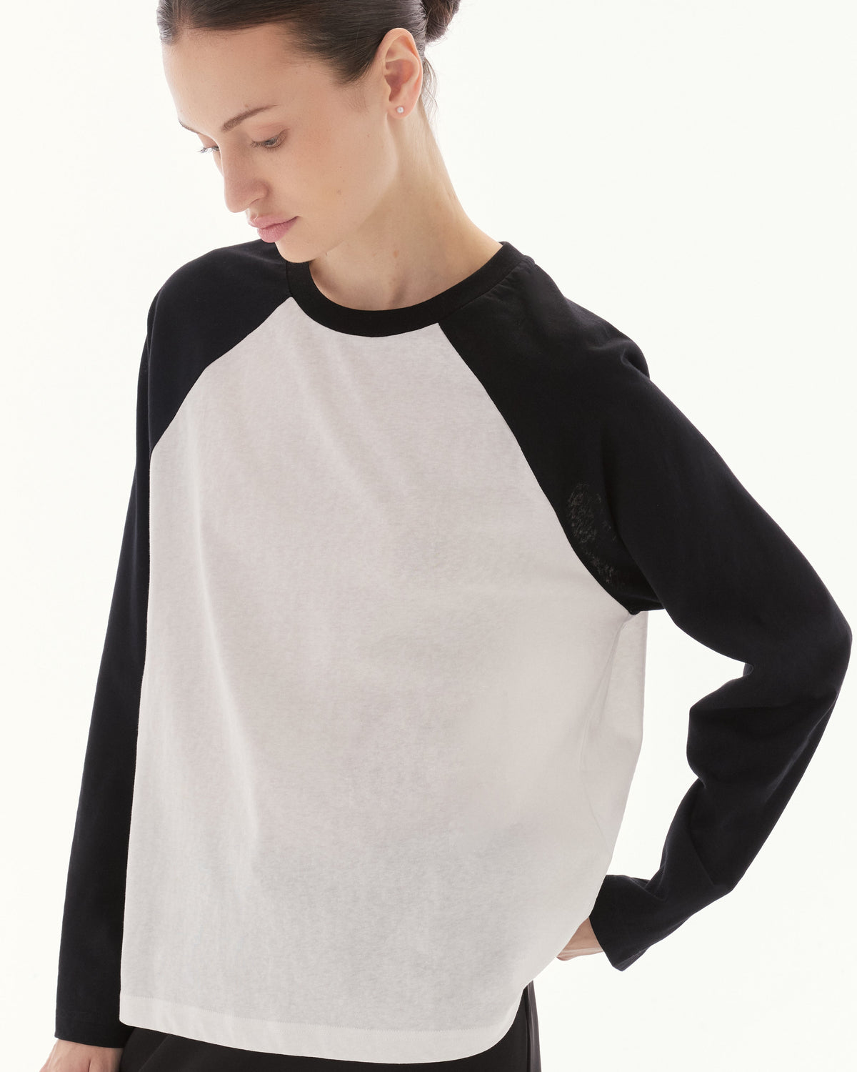 Wadrobe III - AMR Cotton Slub Raglan Long Sleeve T-Shirt in White/Black