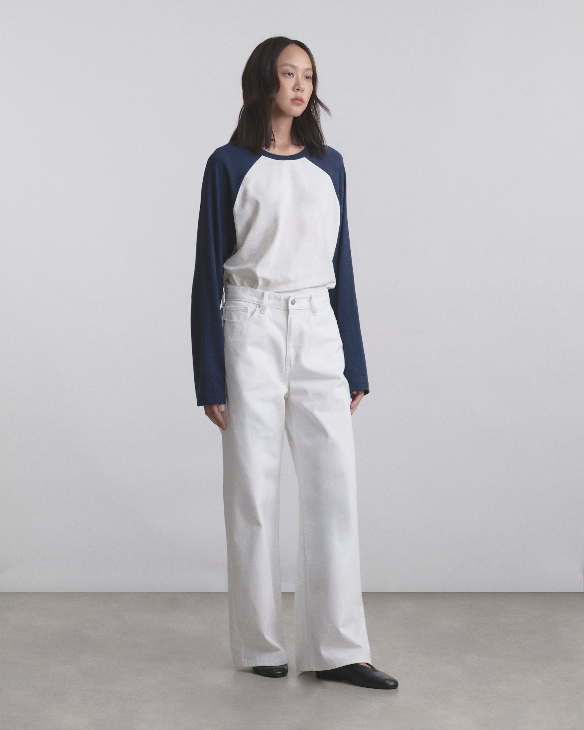 Wadrobe II - AMR Cotton Slub Raglan Long Sleeve T-Shirt in White/Navy Blue