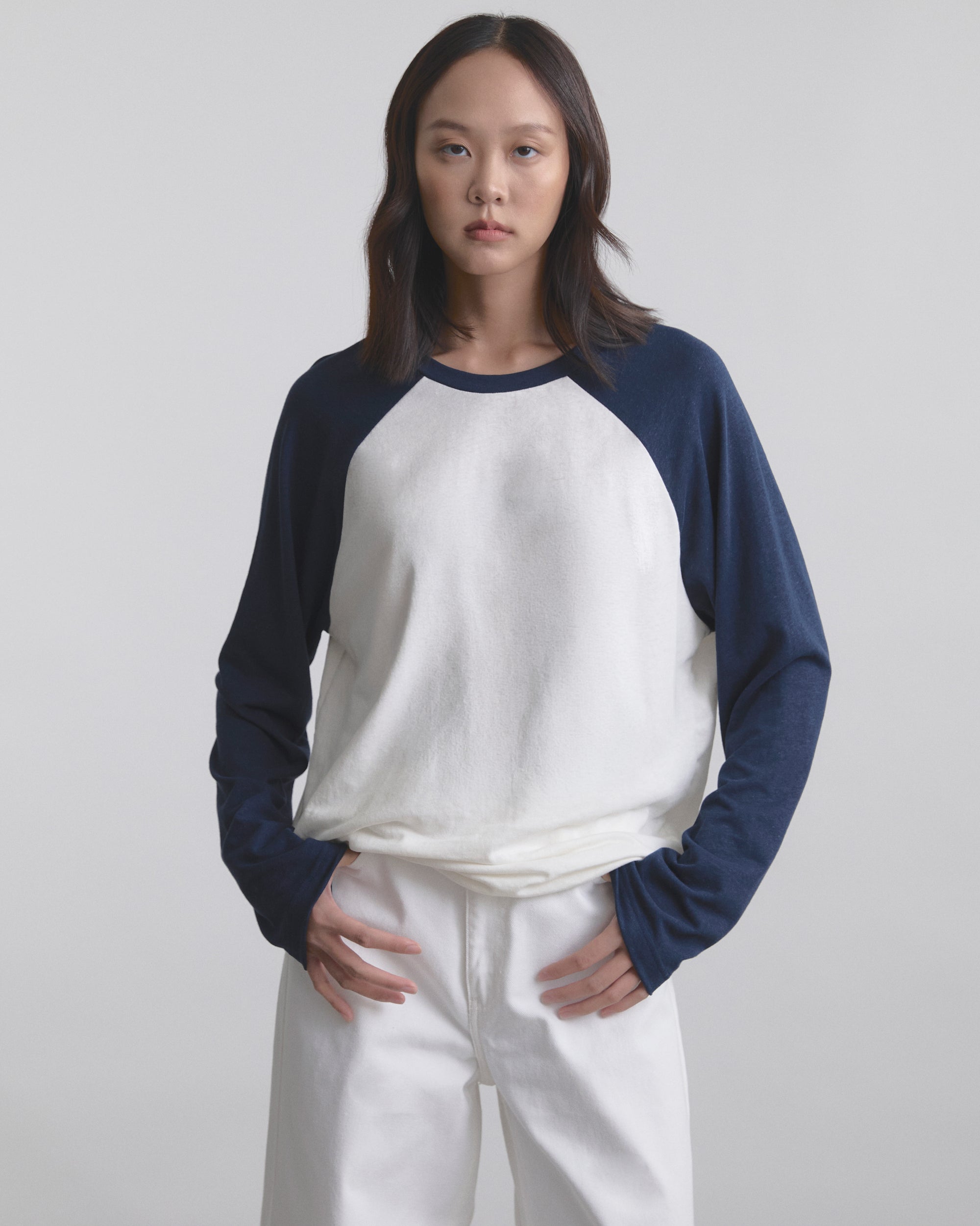Wadrobe II - AMR Cotton Slub Raglan Long Sleeve T-Shirt in White/Navy Blue