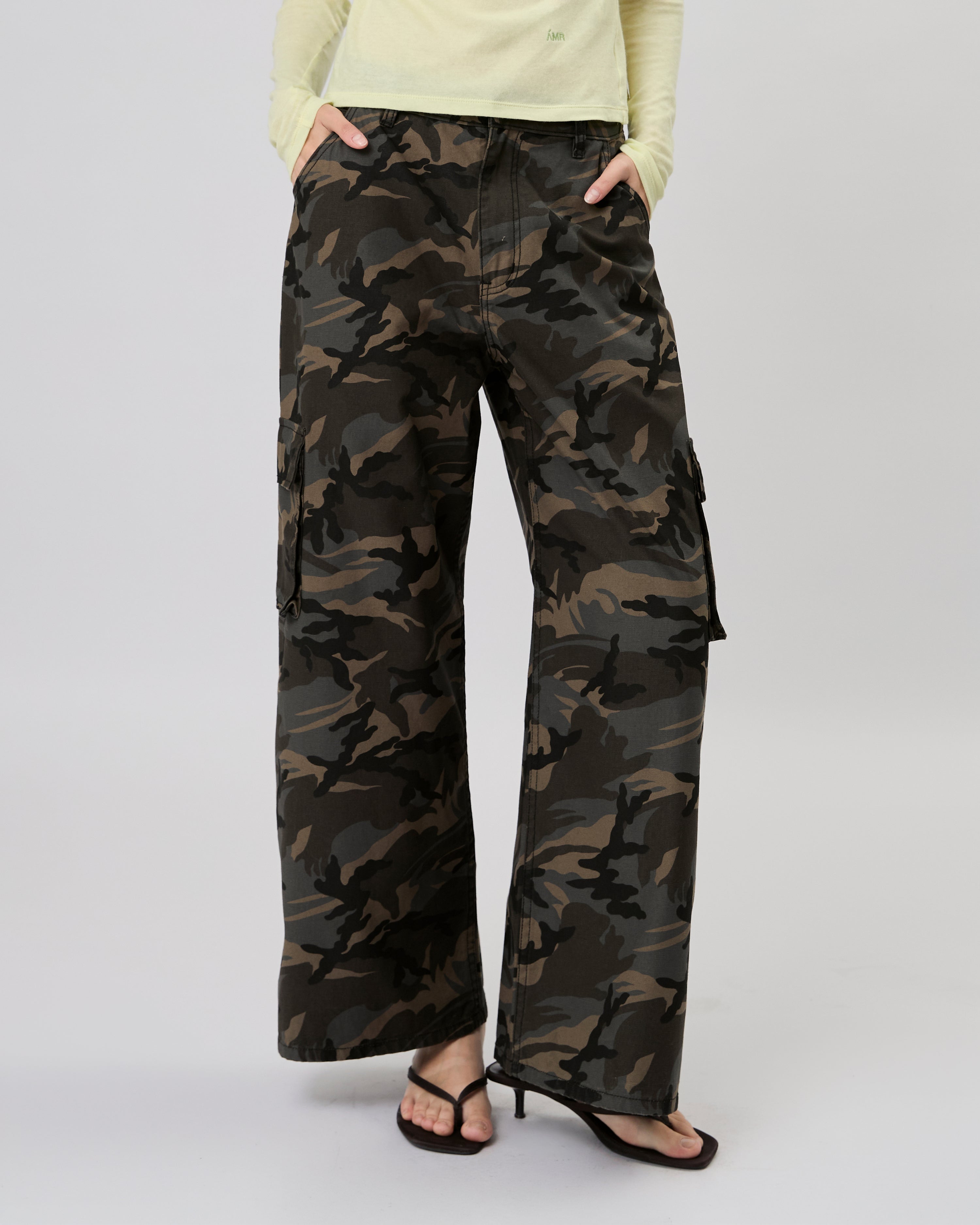 New Urban Drop - Baggy Cargo - Camo in Camouflage Green