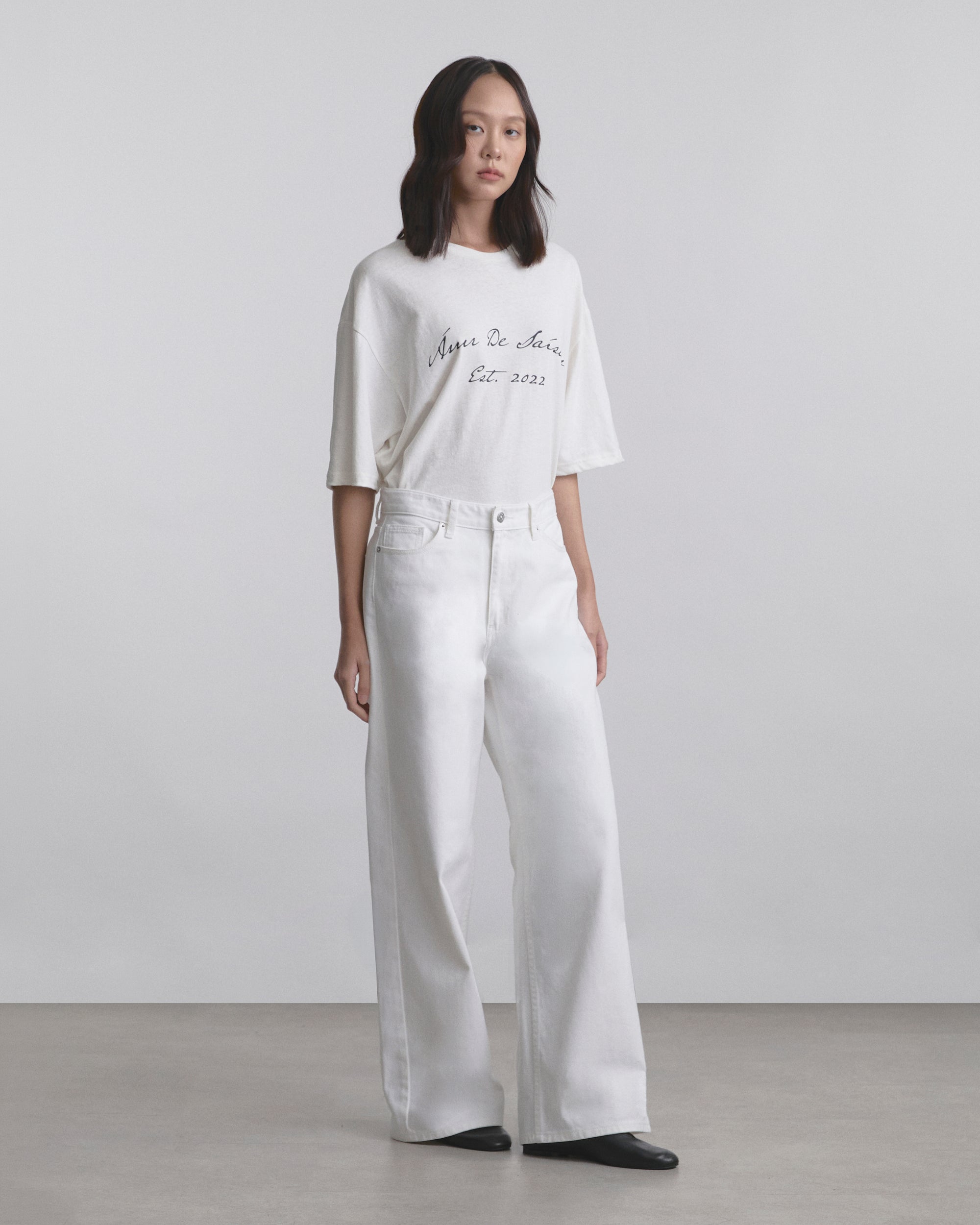 Wardrobe I - AMR Hand Writing Logo Hemp Box Fit T-Shirt in Off White