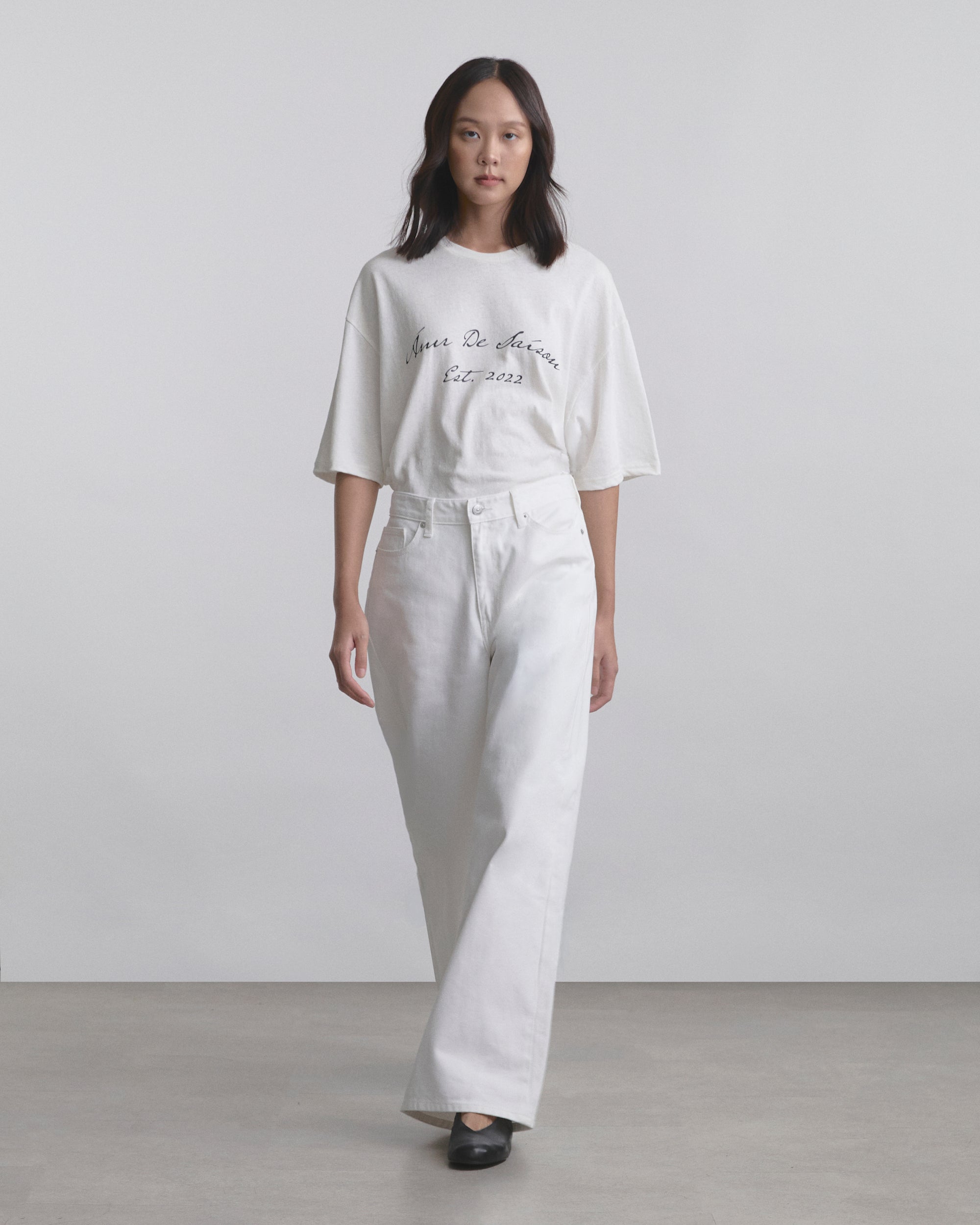 Wardrobe I - AMR Hand Writing Logo Hemp Box Fit T-Shirt in Off White