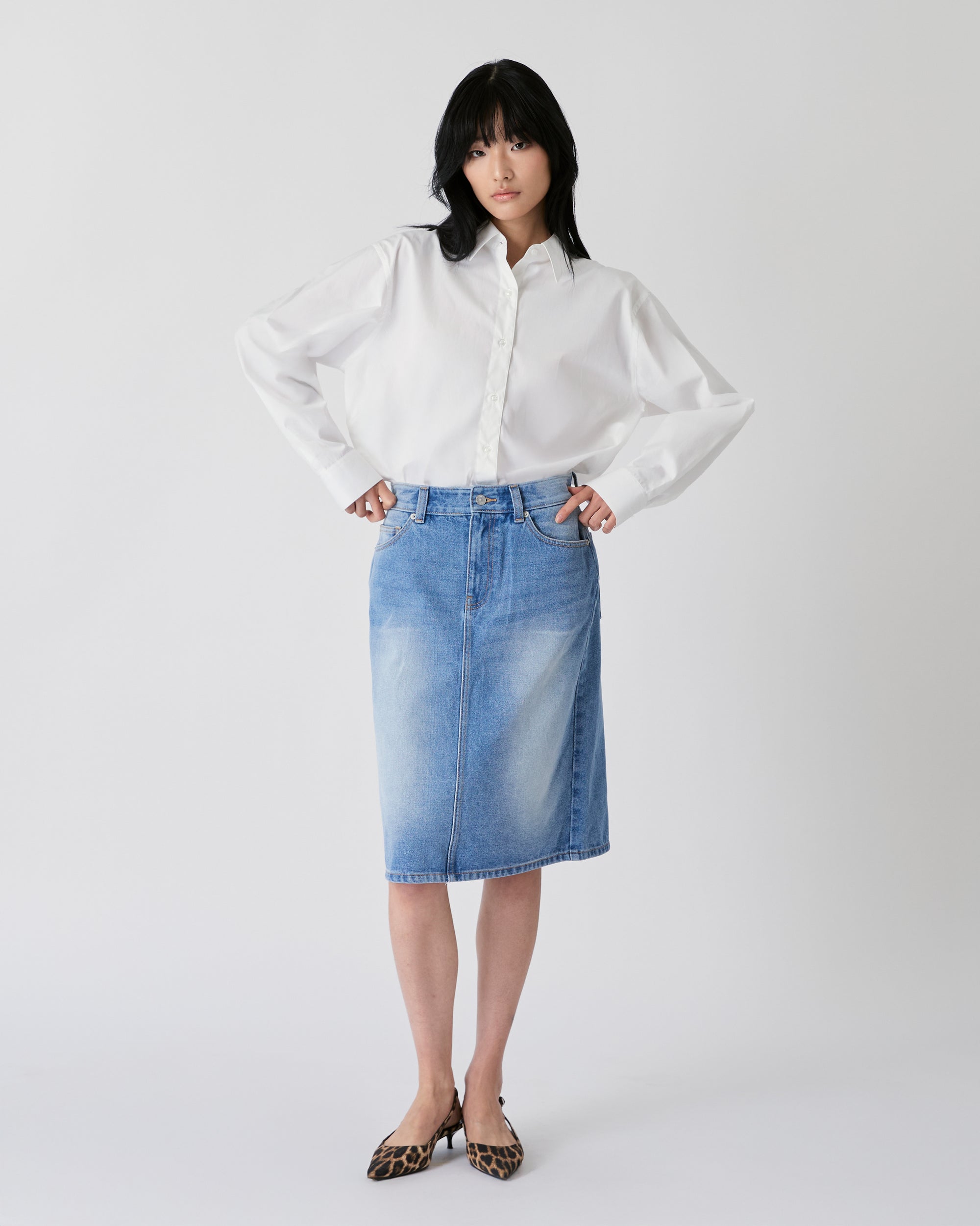 Decouvrir - Midi Denim Skirt in Light Blue Vintage Wash