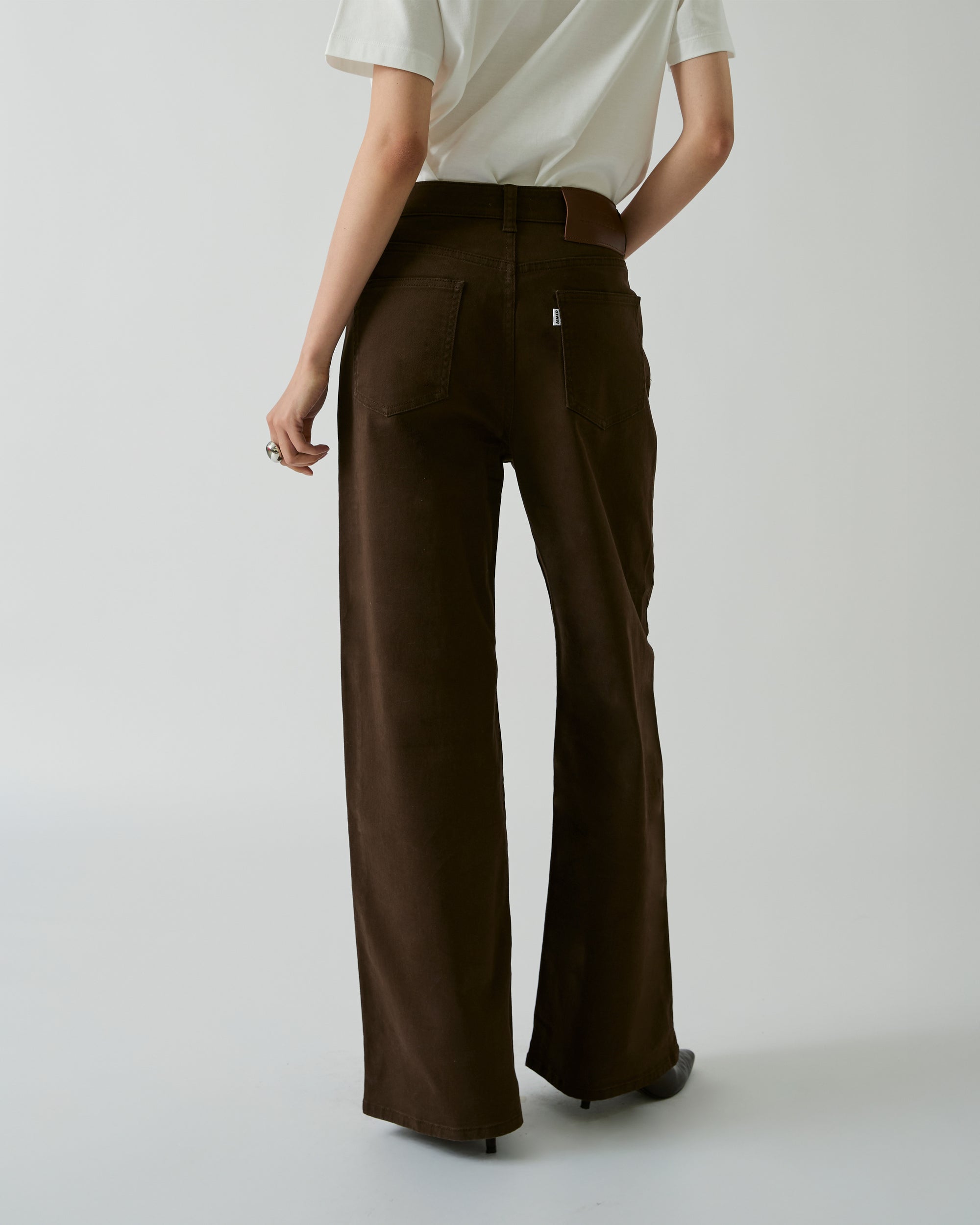 Homecoming - 90s Baggy Jeans in Dark Brown