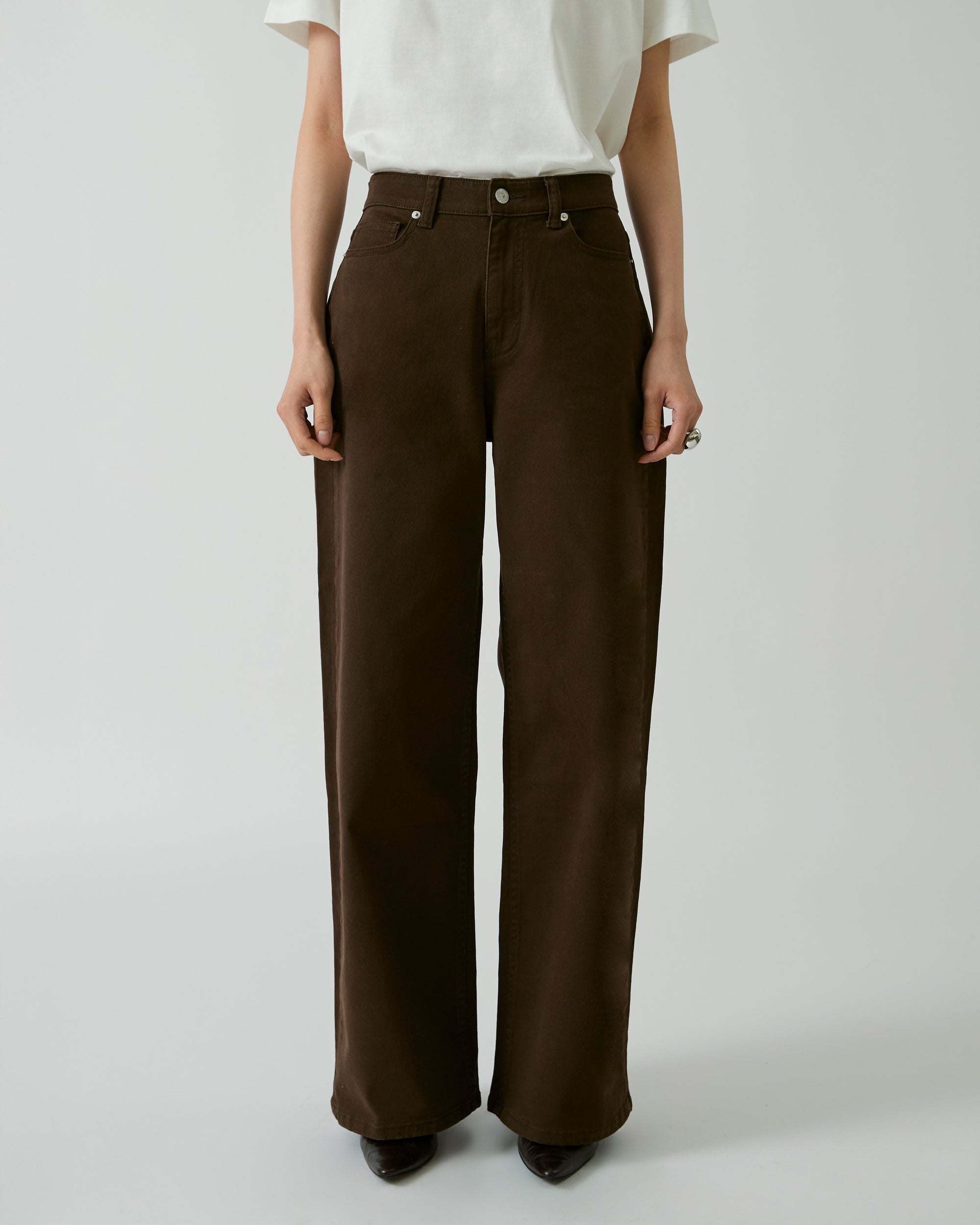 Homecoming - 90s Baggy Jeans in Dark Brown