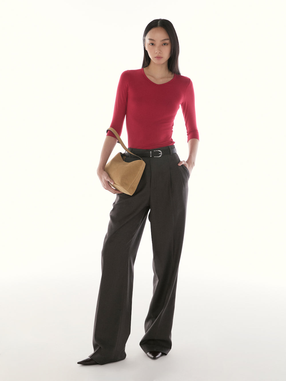 Le Fauve - Three-Quarter Sleeve V-Neck T-Shirt in Red