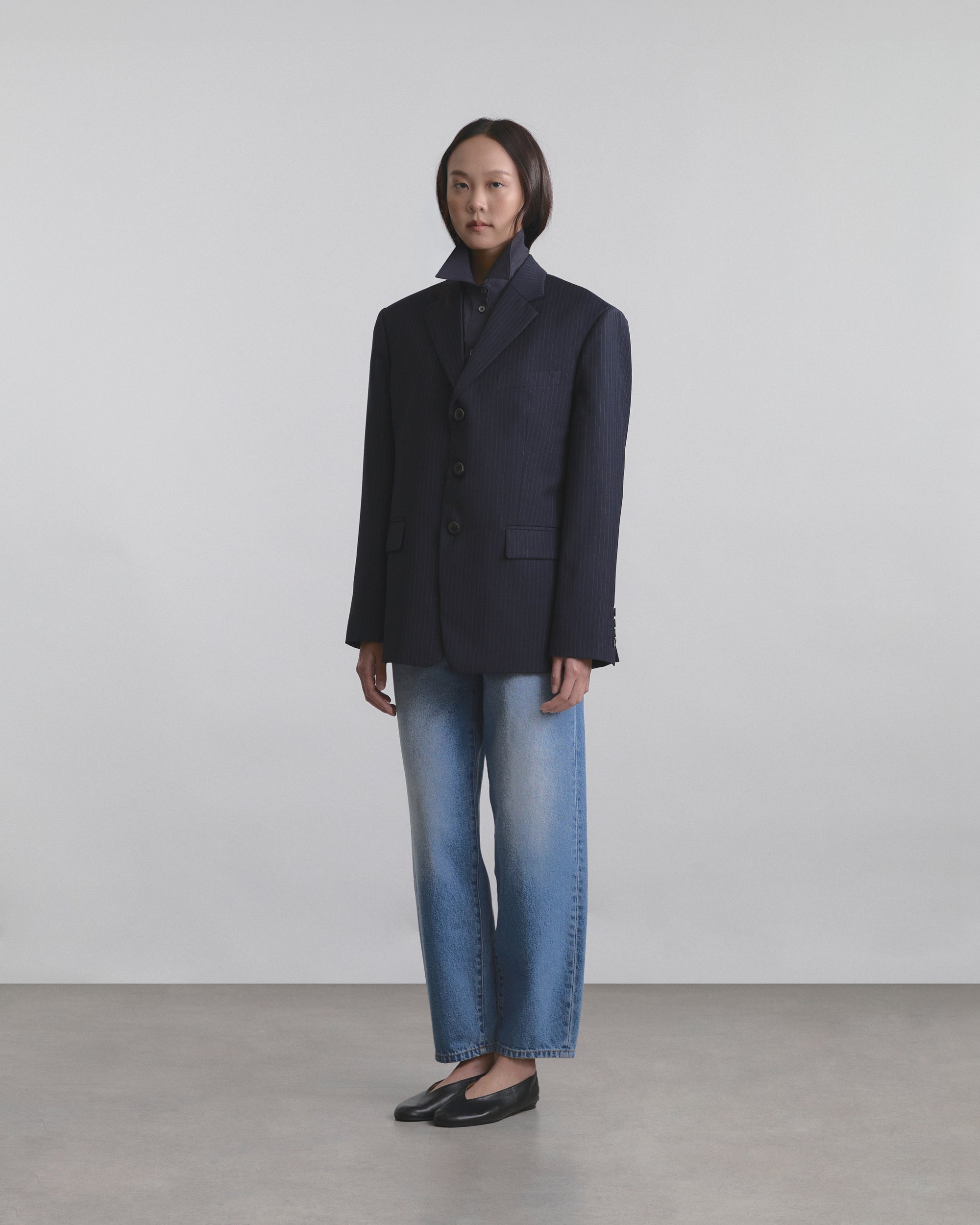 Wardrobe I - AMR Single-Breasted Blazer in Navy Blue Stripe