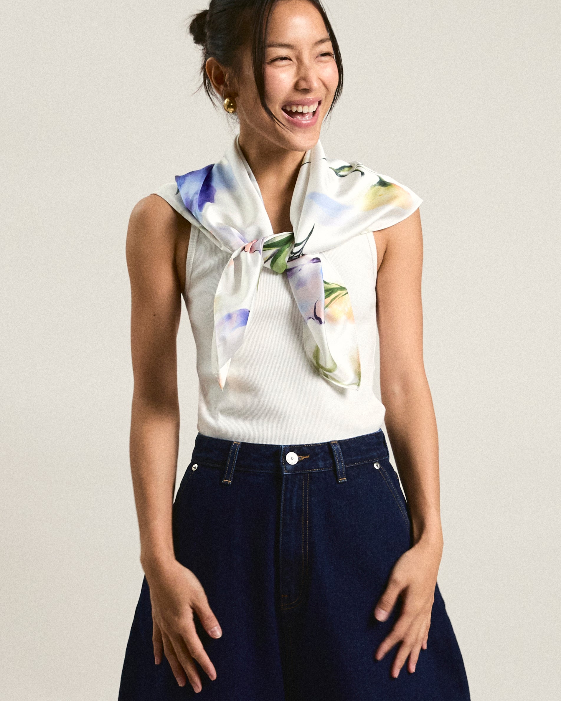 Le soleil d'ete - AMR Abstract Floral Scarf