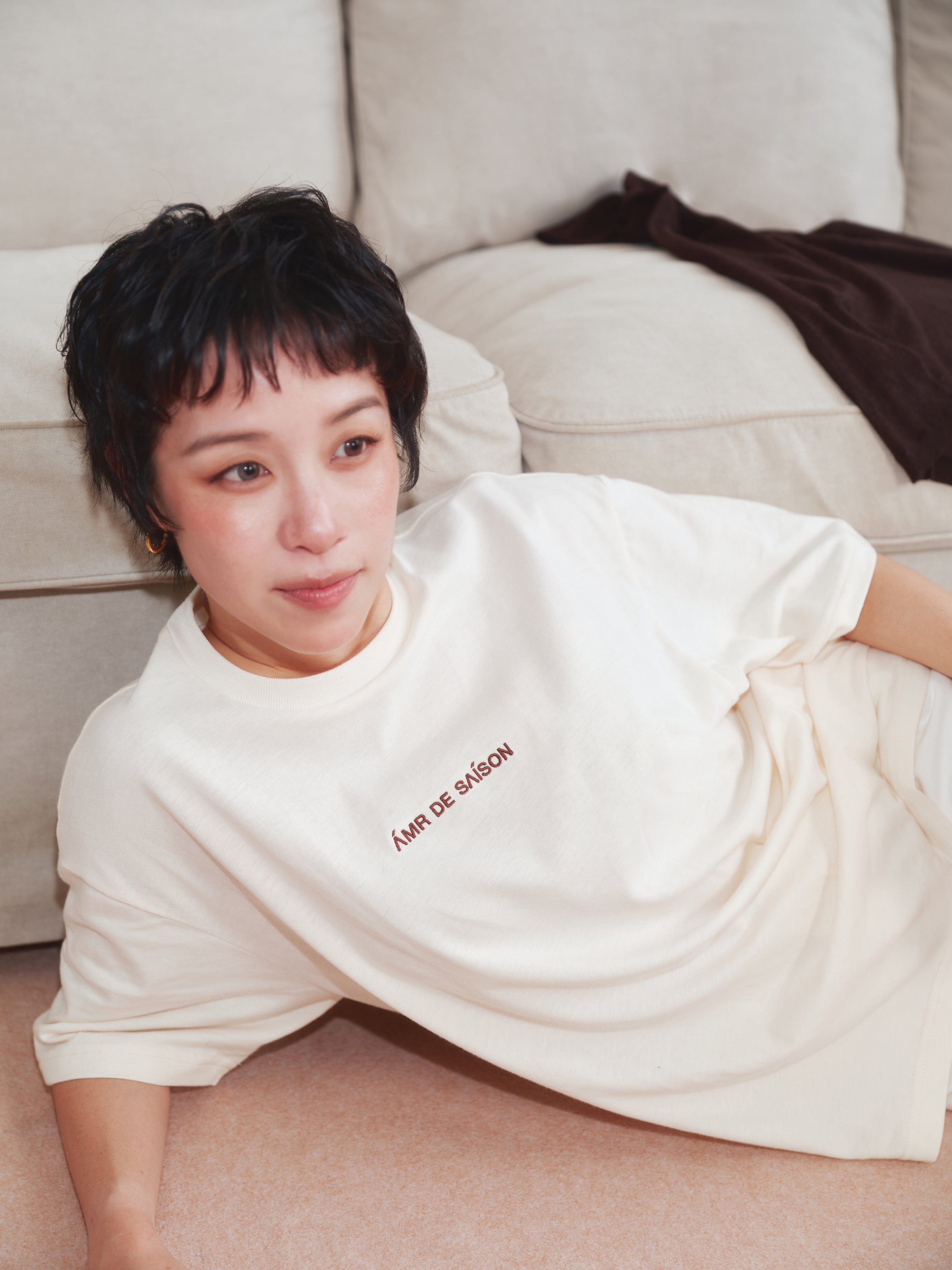 En Couleurs - AMR Logo Embroidery Oversized T-Shirt (Relaxed) in Cream