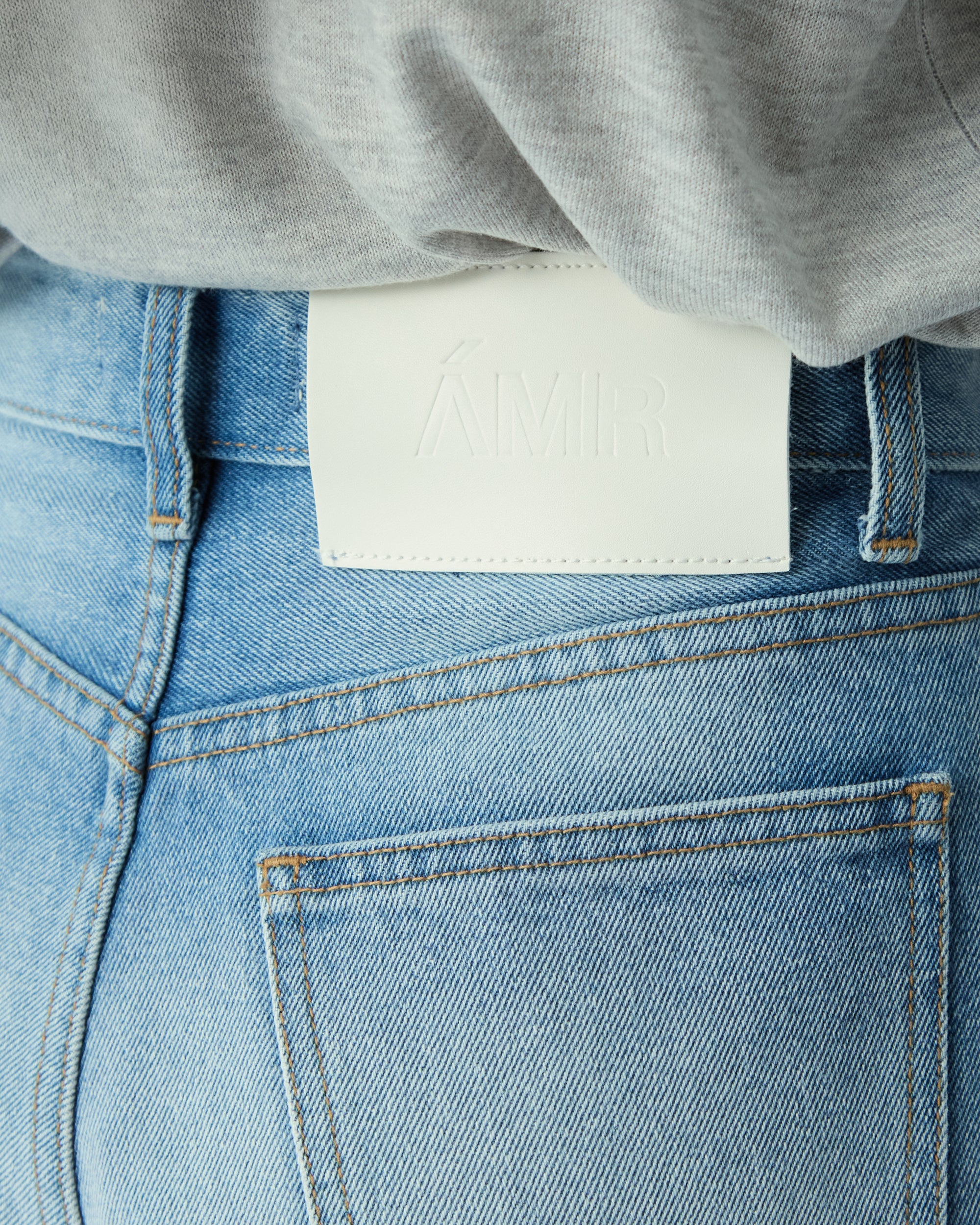 Fleurs et Printemps - Mid-Rise Denim Shorts in Light Blue Vintage Wash