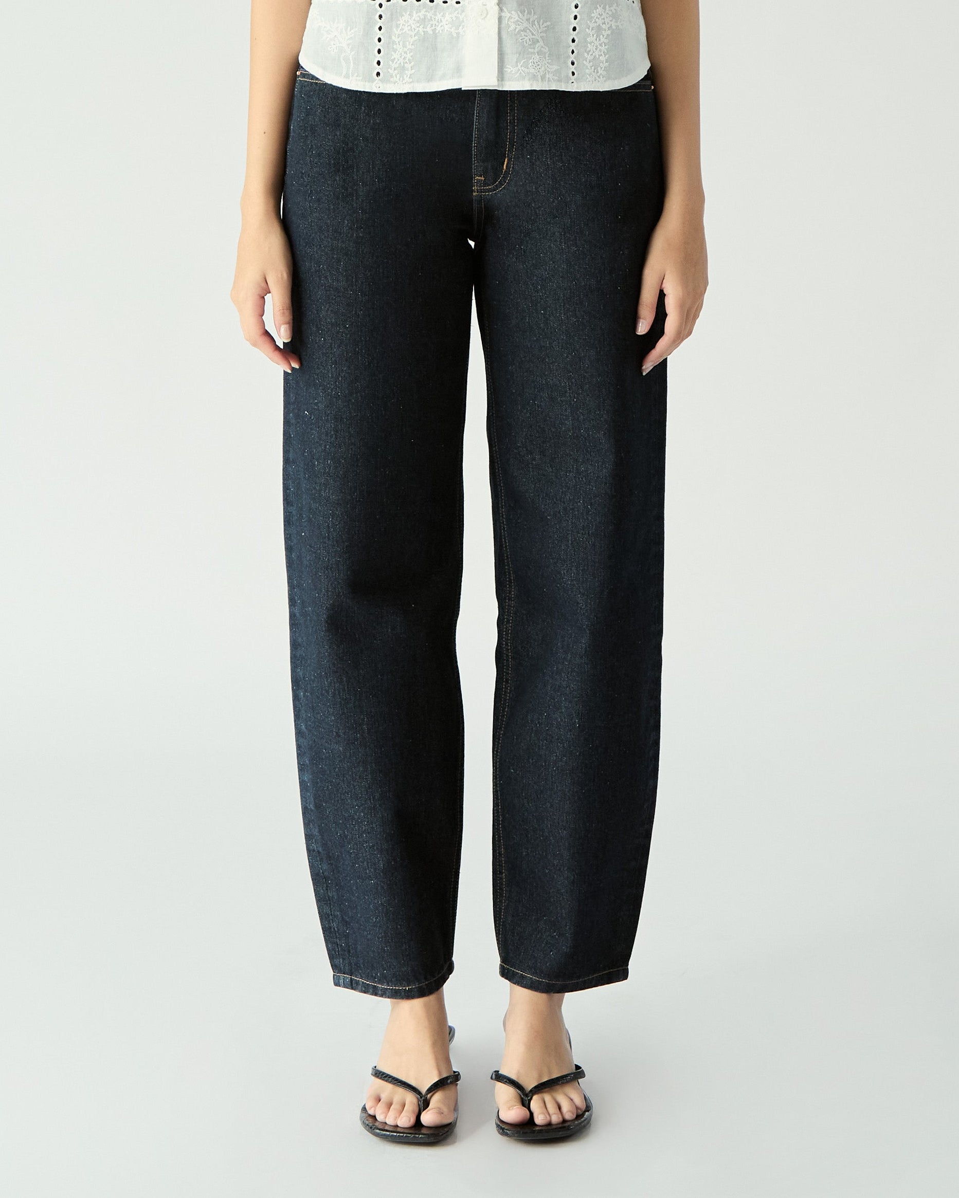 Le soleil d'été - Low Rise Balloon Jeans in Raw Denim