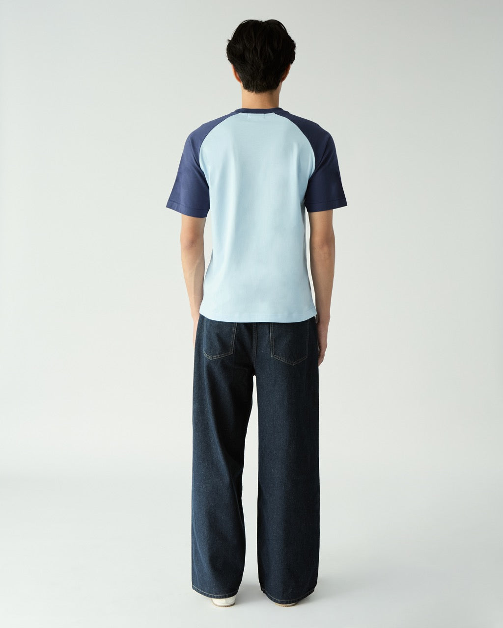 Decouvrir - AMR Contrast Raglan T-Shirt in Blue Navy