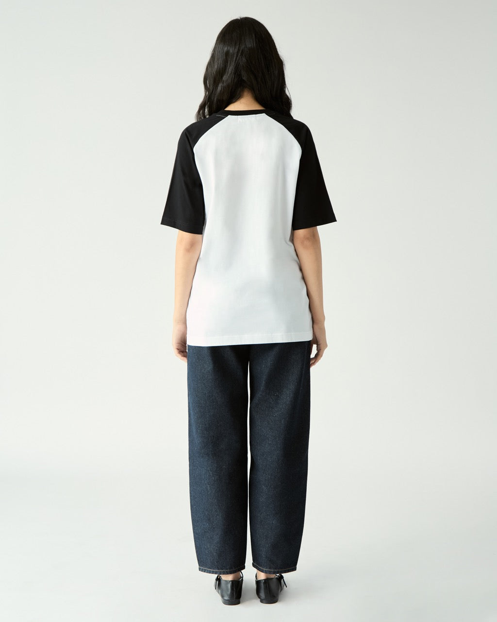 Decouvrir - AMR Contrast Raglan T-Shirt in White Black