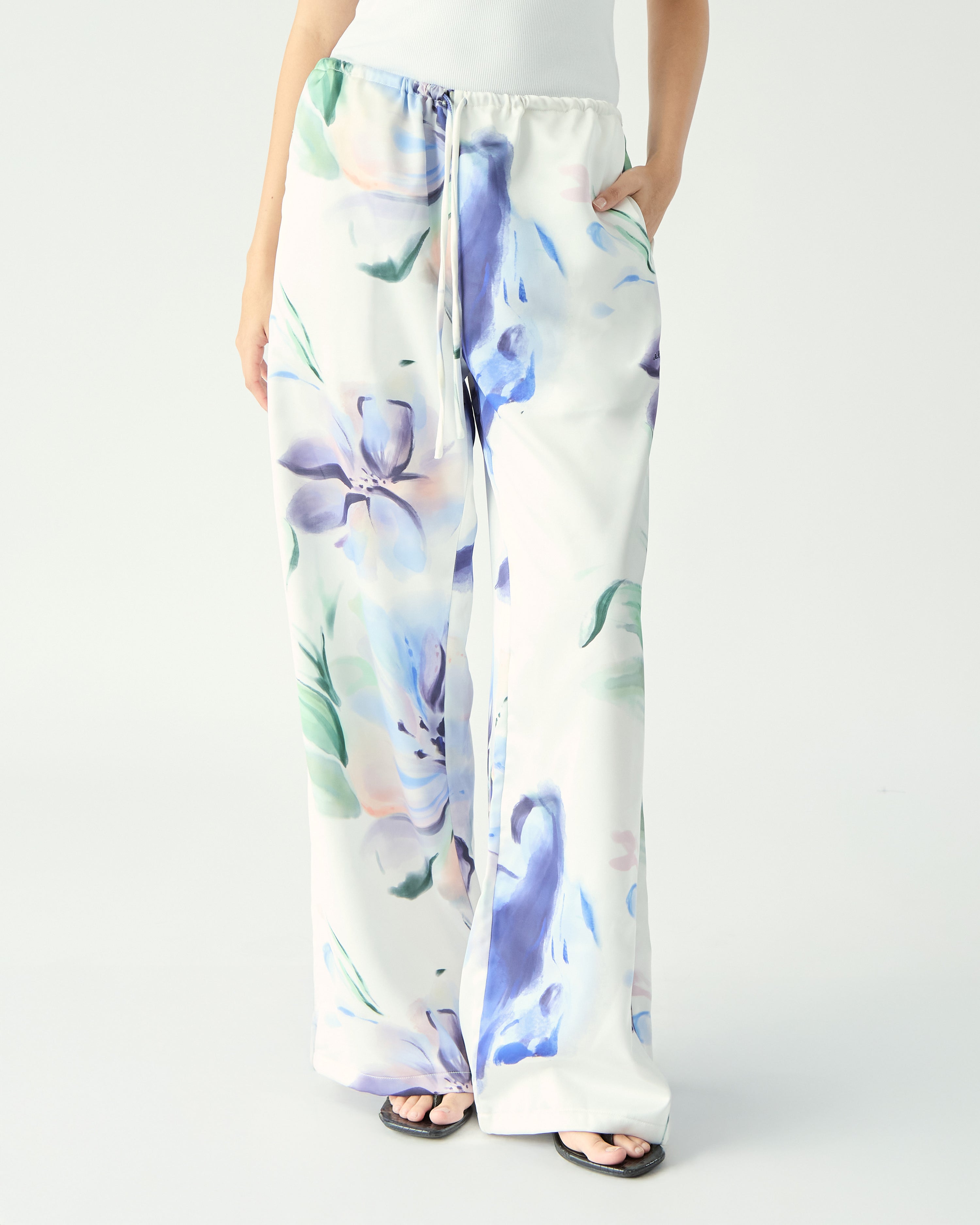 Le soleil d'été - Drawstring Satin Trousers in Abstract Floral