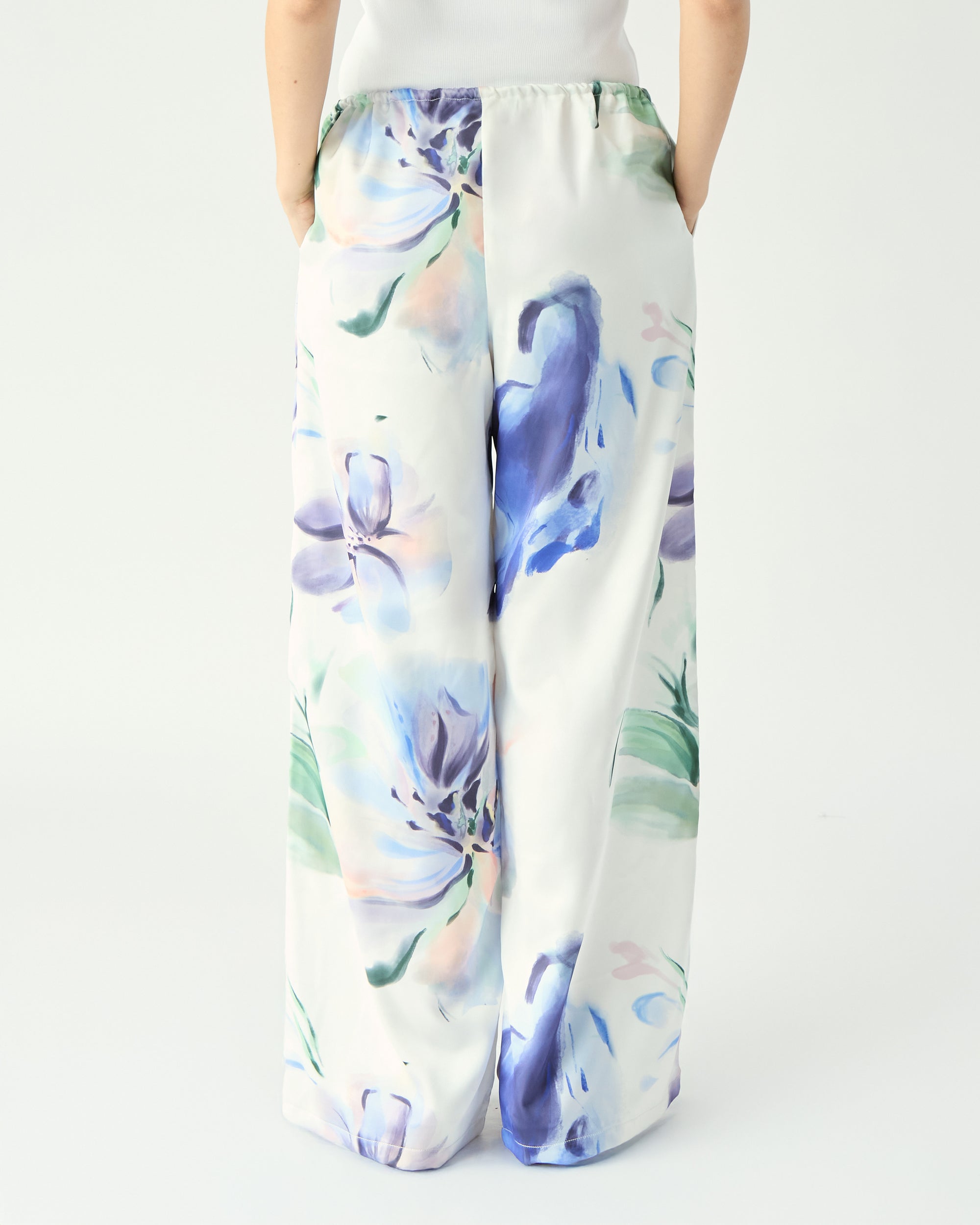 Le soleil d'ete - Drawstring Satin Trousers in Abstract Floral