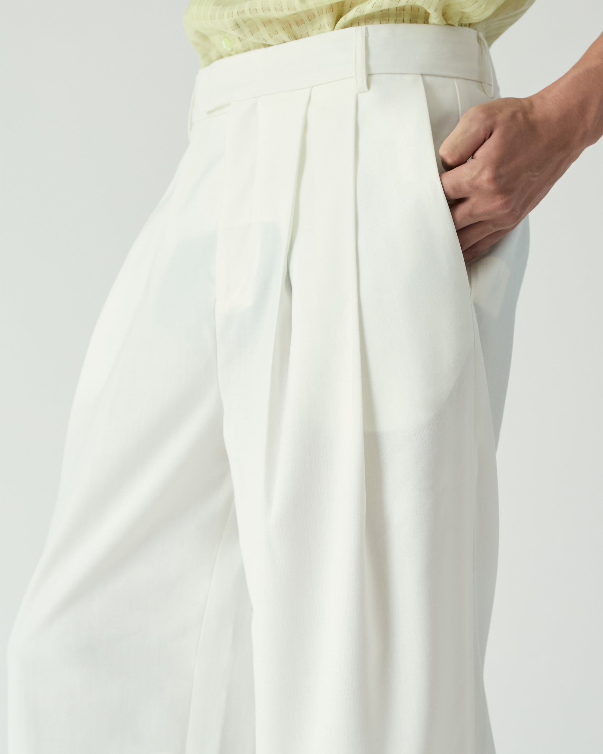 Le soleil d'ete - Double Pleated Trousers in White