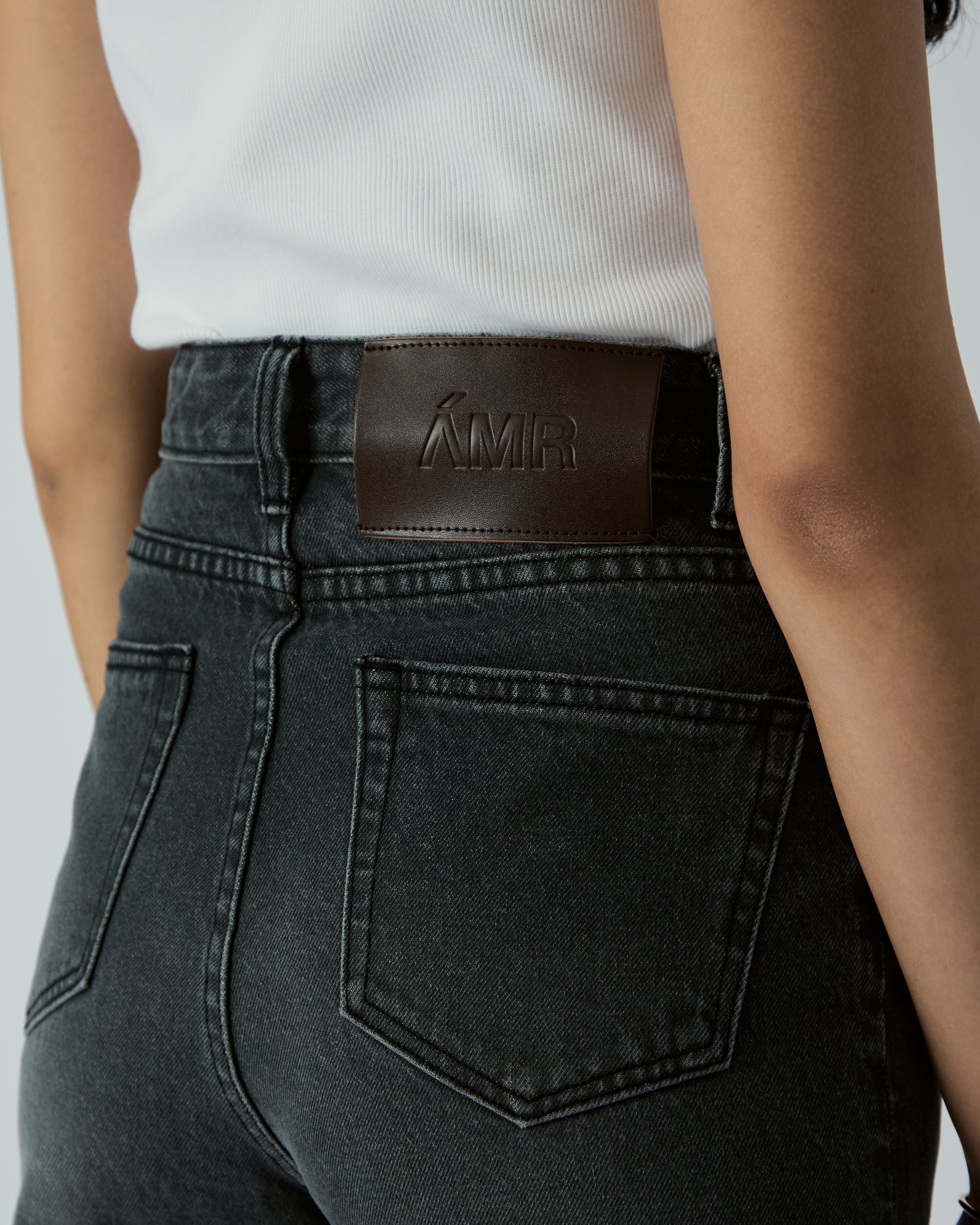 Le soleil d'ete - High Rise Straight Jeans in Light Grey