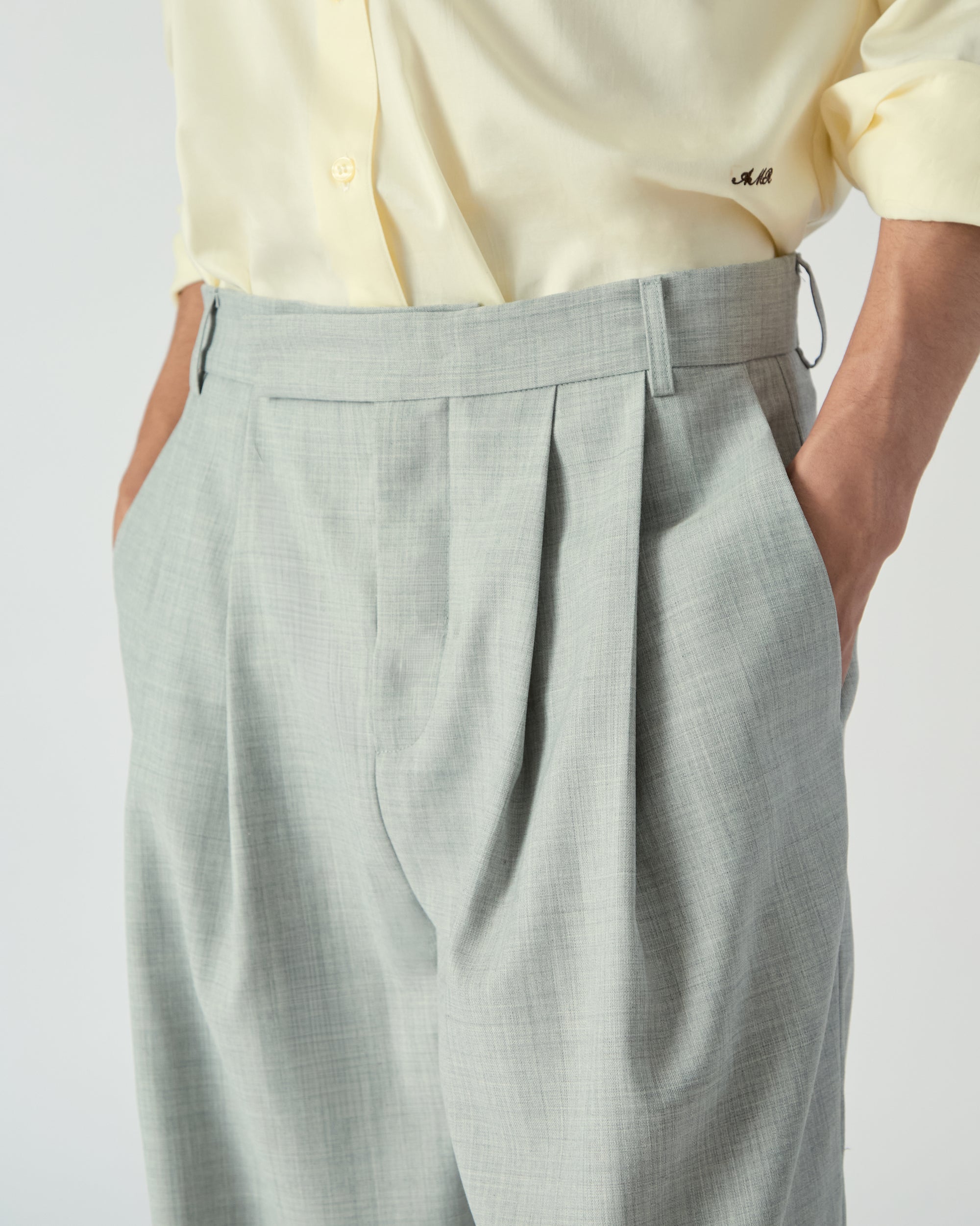 Le soleil d'ete - Double Pleated Trousers in Light Grey