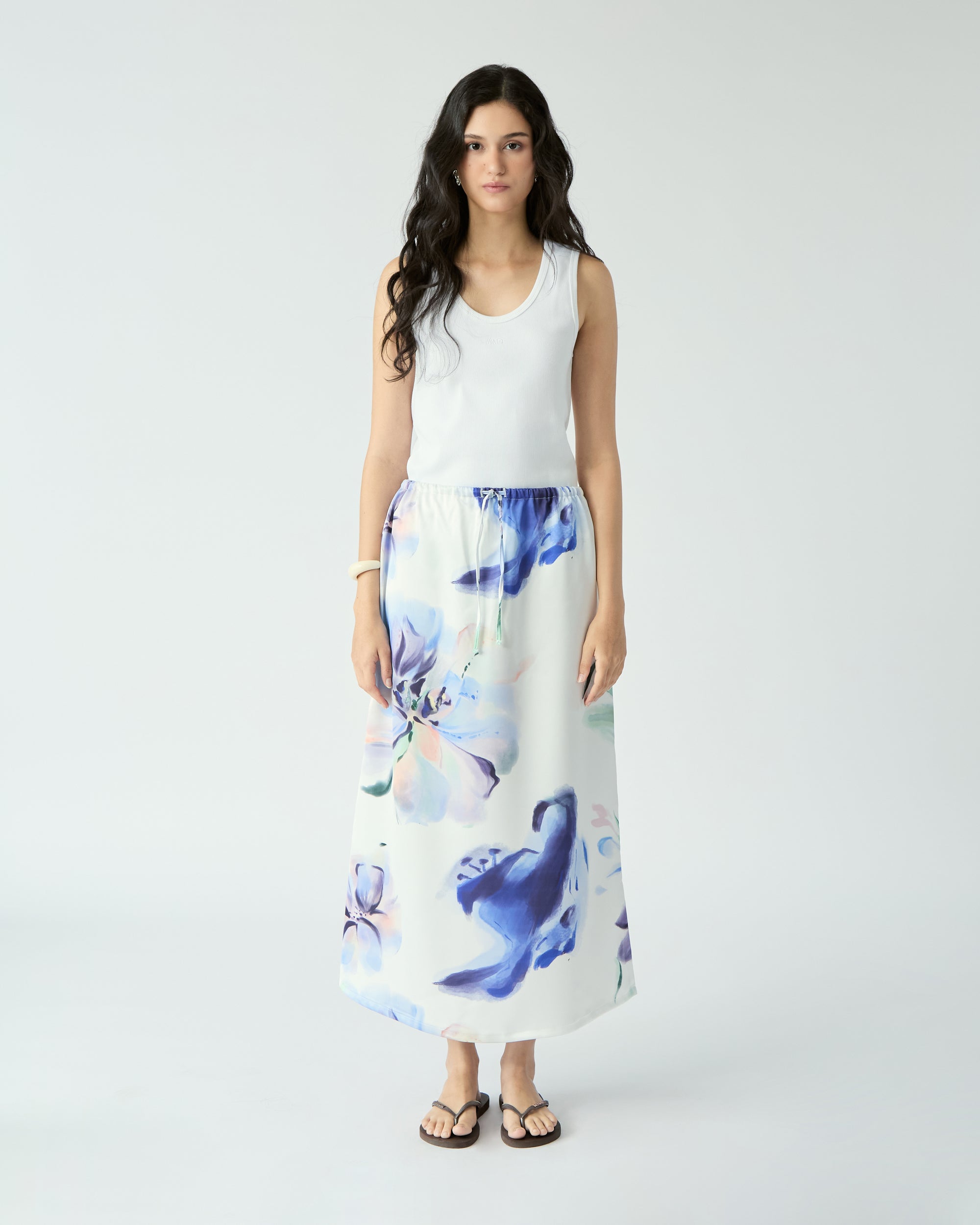Le soleil d'été - Drawstring Satin Maxi Skirt in Abstract Floral