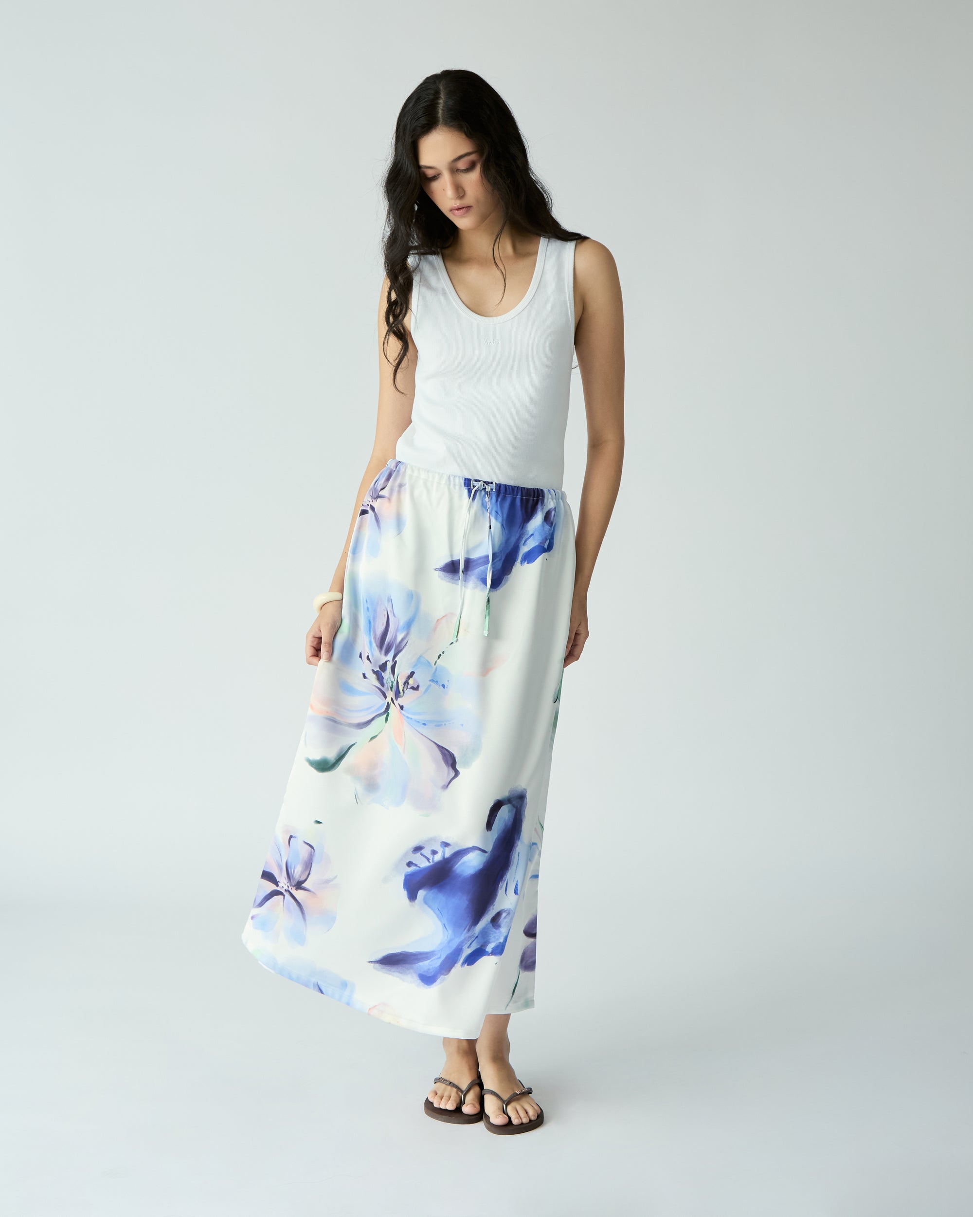 Le soleil d'été - Drawstring Satin Maxi Skirt in Abstract Floral