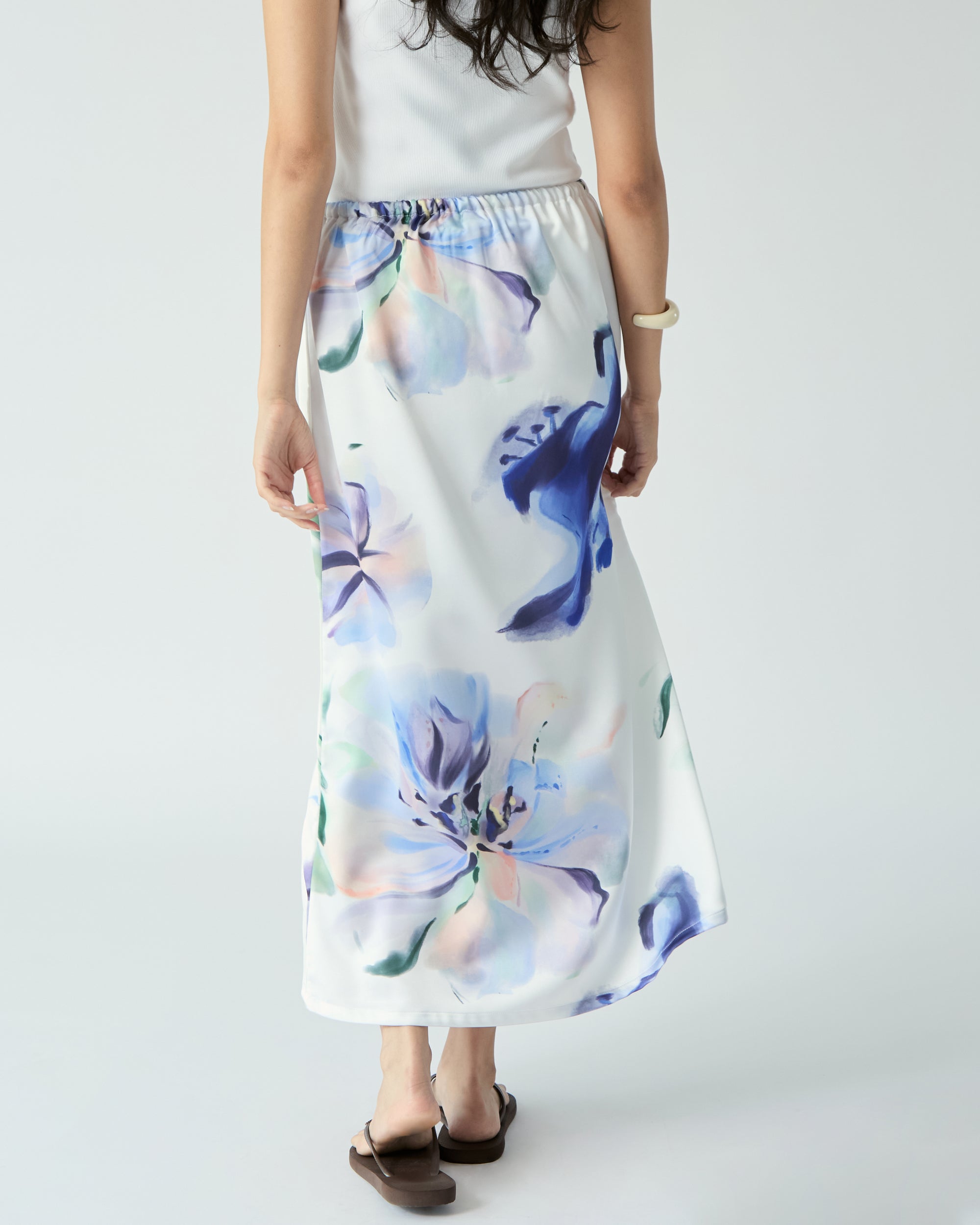 Le soleil d'été - Drawstring Satin Maxi Skirt in Abstract Floral