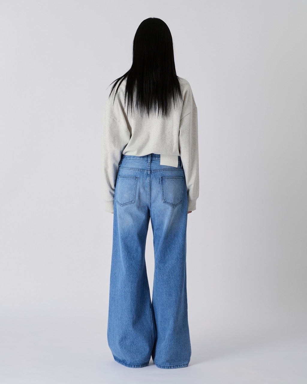 Découvrir - 90s Baggy Jeans in Distressed Faded Light Blue Wash