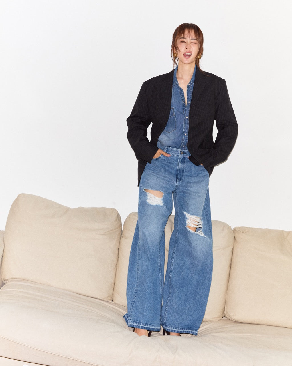 Découvrir - 90s Baggy Jeans in Distressed Faded Light Blue Wash