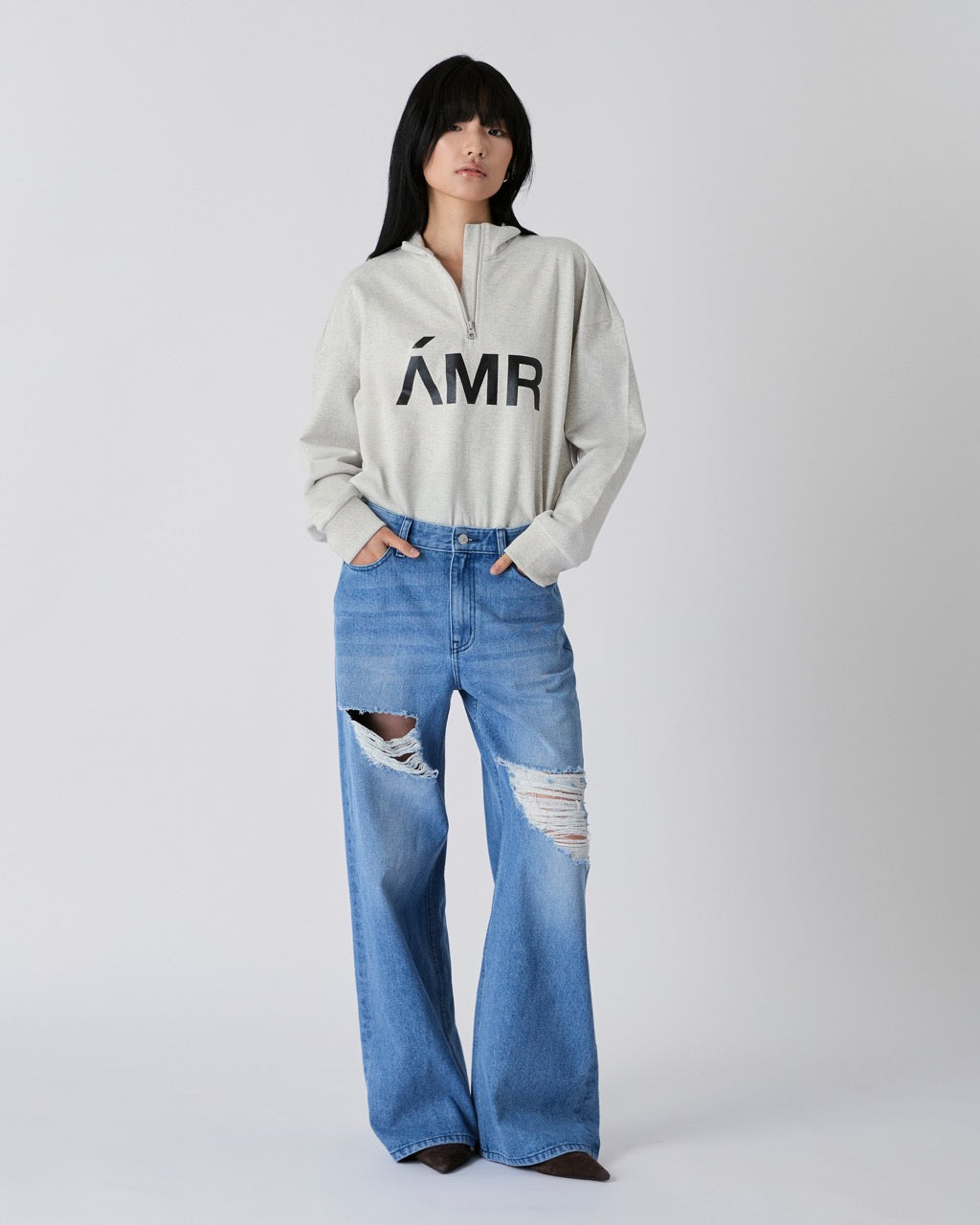 Découvrir - 90s Baggy Jeans in Distressed Faded Light Blue Wash