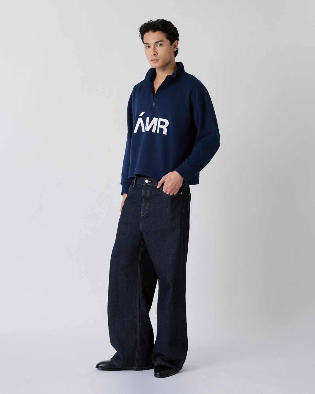 Decouvrir - AMR Logo Zip Collar Sweater in Navy